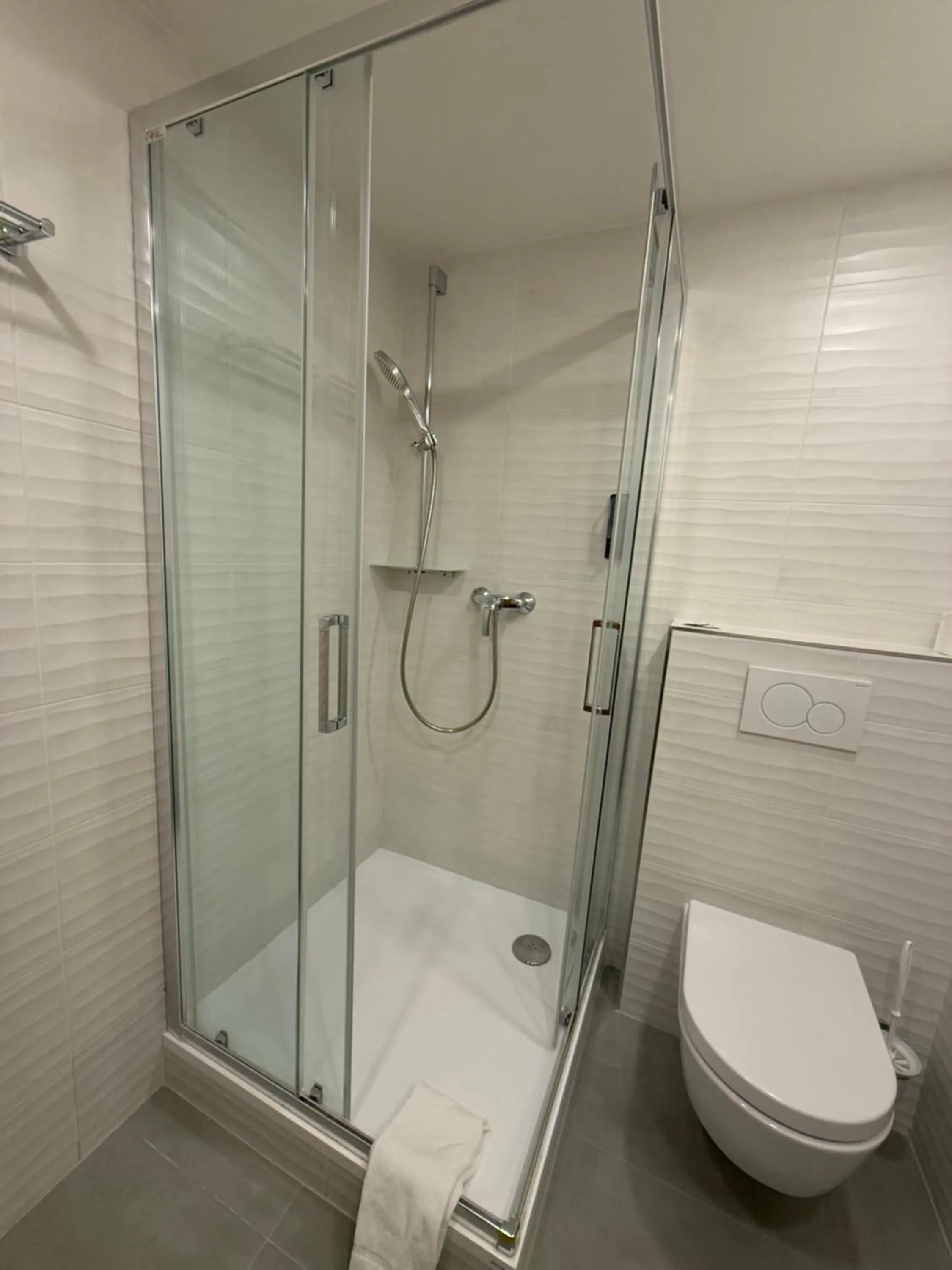 Shower in Hotel King George