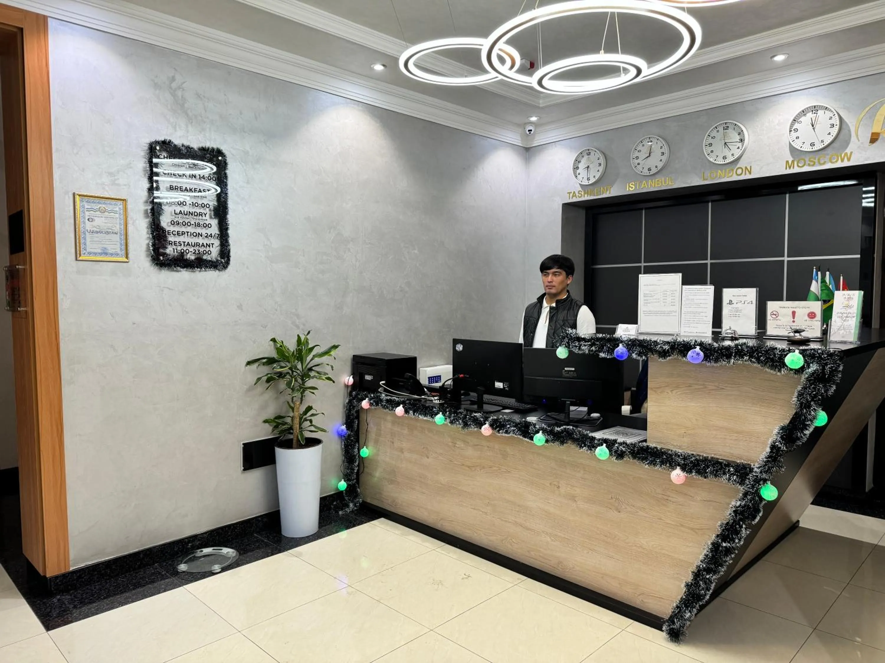 Lobby or reception in The Moon Hotel