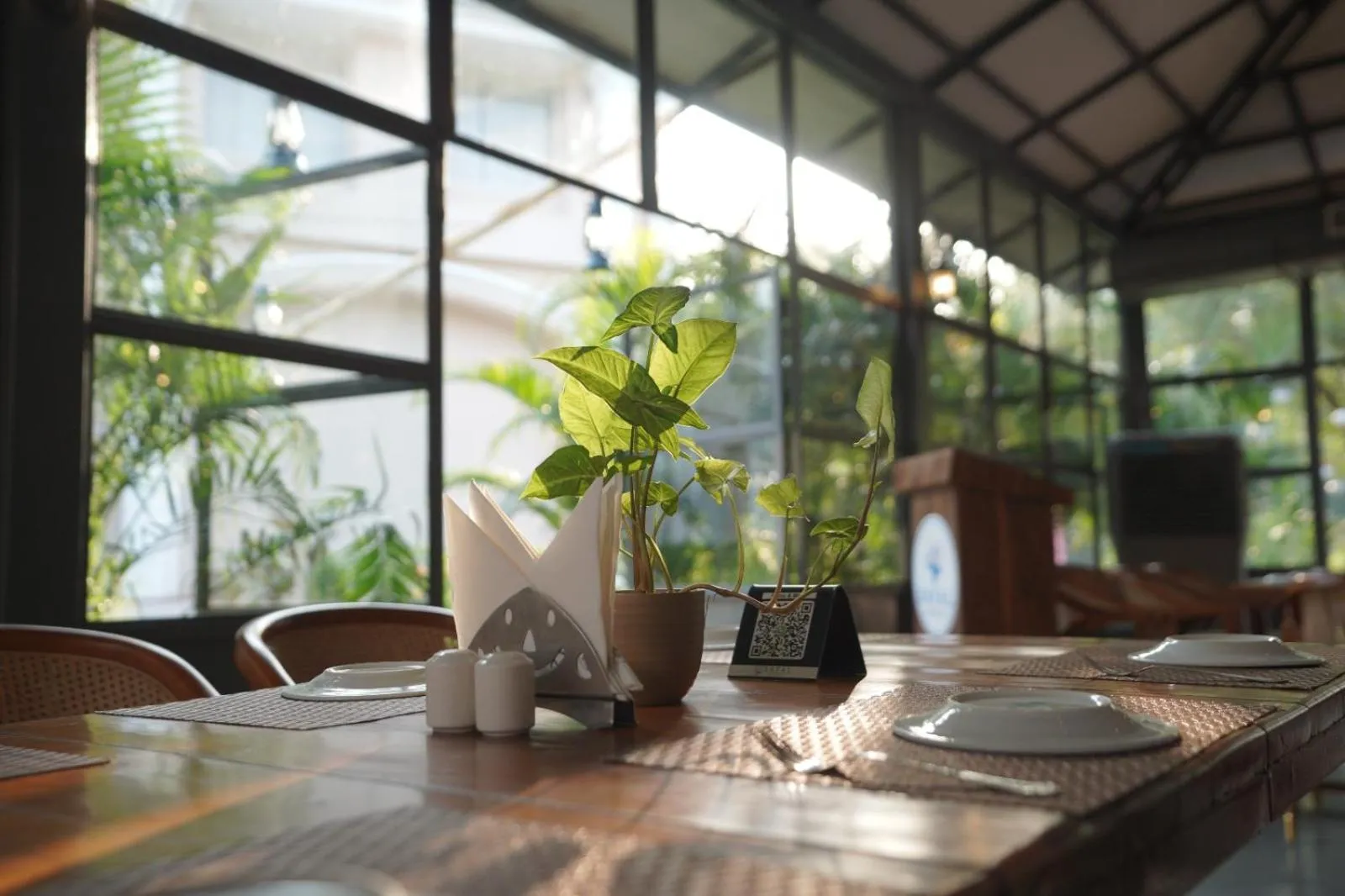 Restaurant/places to eat in Safal Retreat