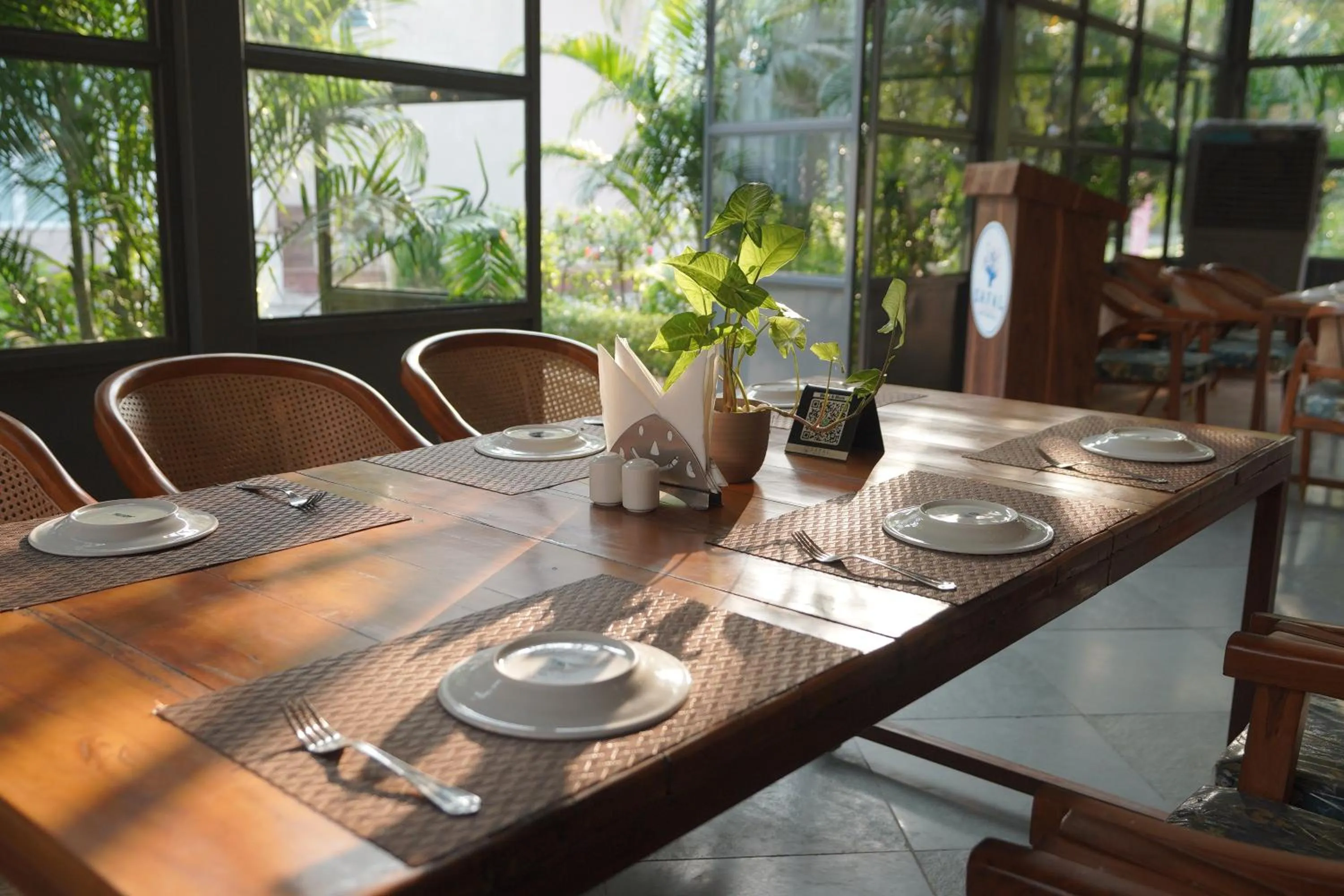 Restaurant/places to eat in Safal Retreat