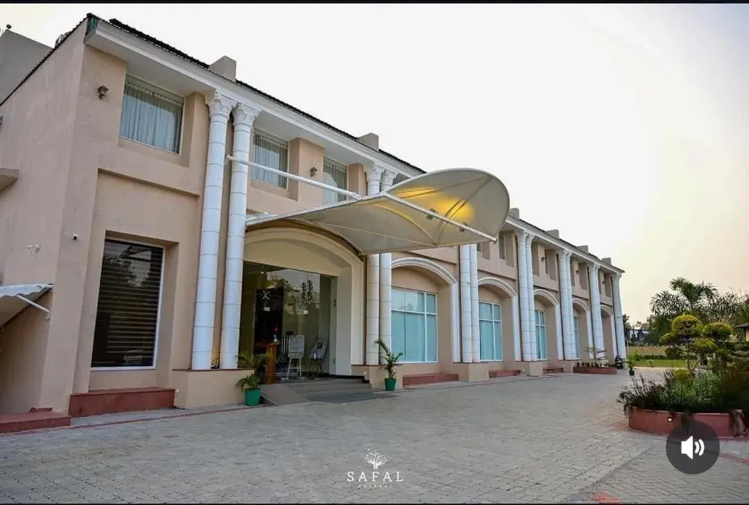 Property building in Safal Retreat Property building in Safal Retreat