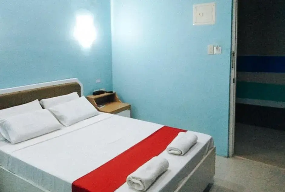 Bedroom, Bed in RedDoorz at EM Pensiontel Butuan City Bedroom, Bed in RedDoorz at EM Pensiontel Butuan City