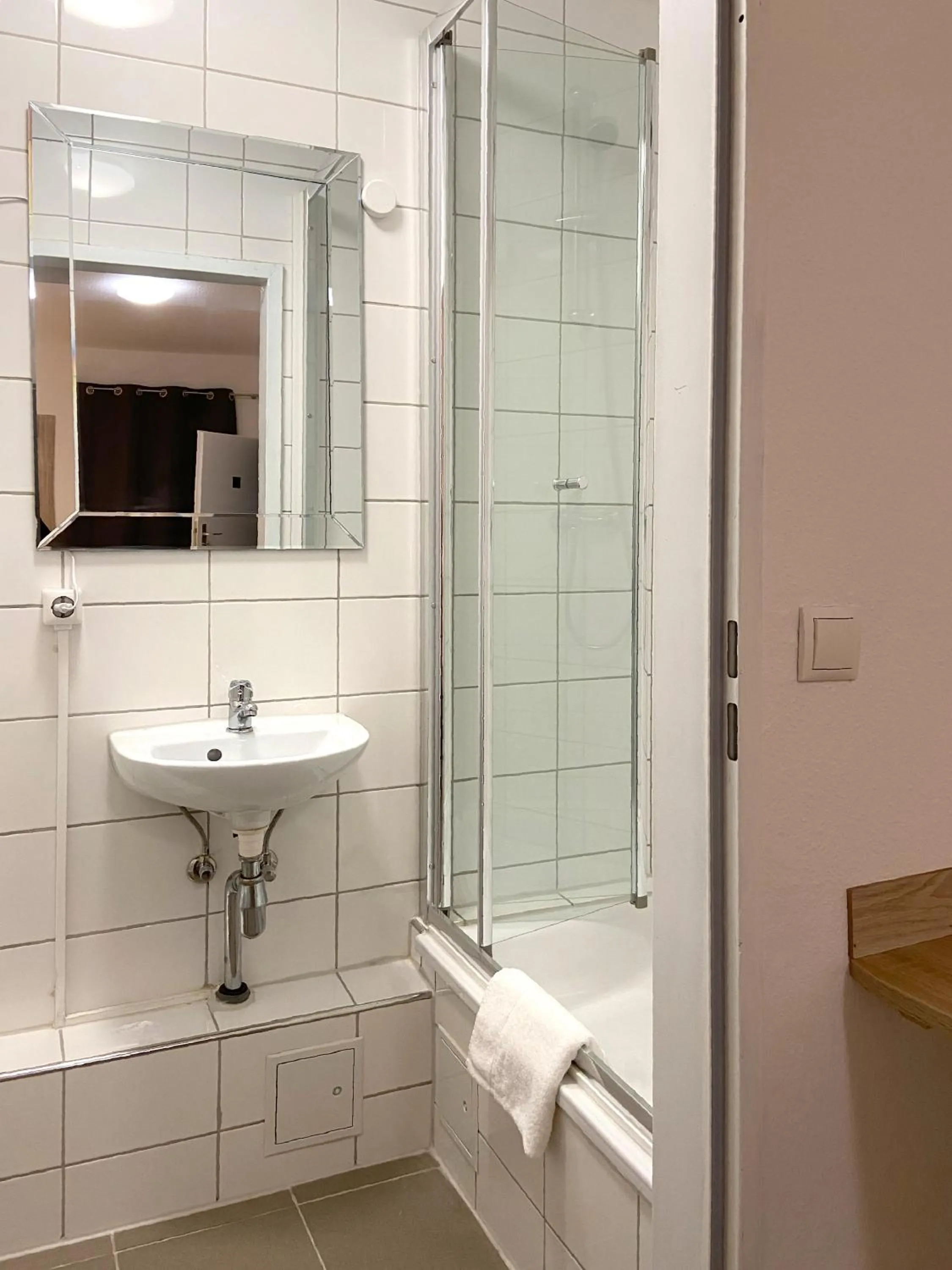 Shower in Sleep In Hamburg Kajüten