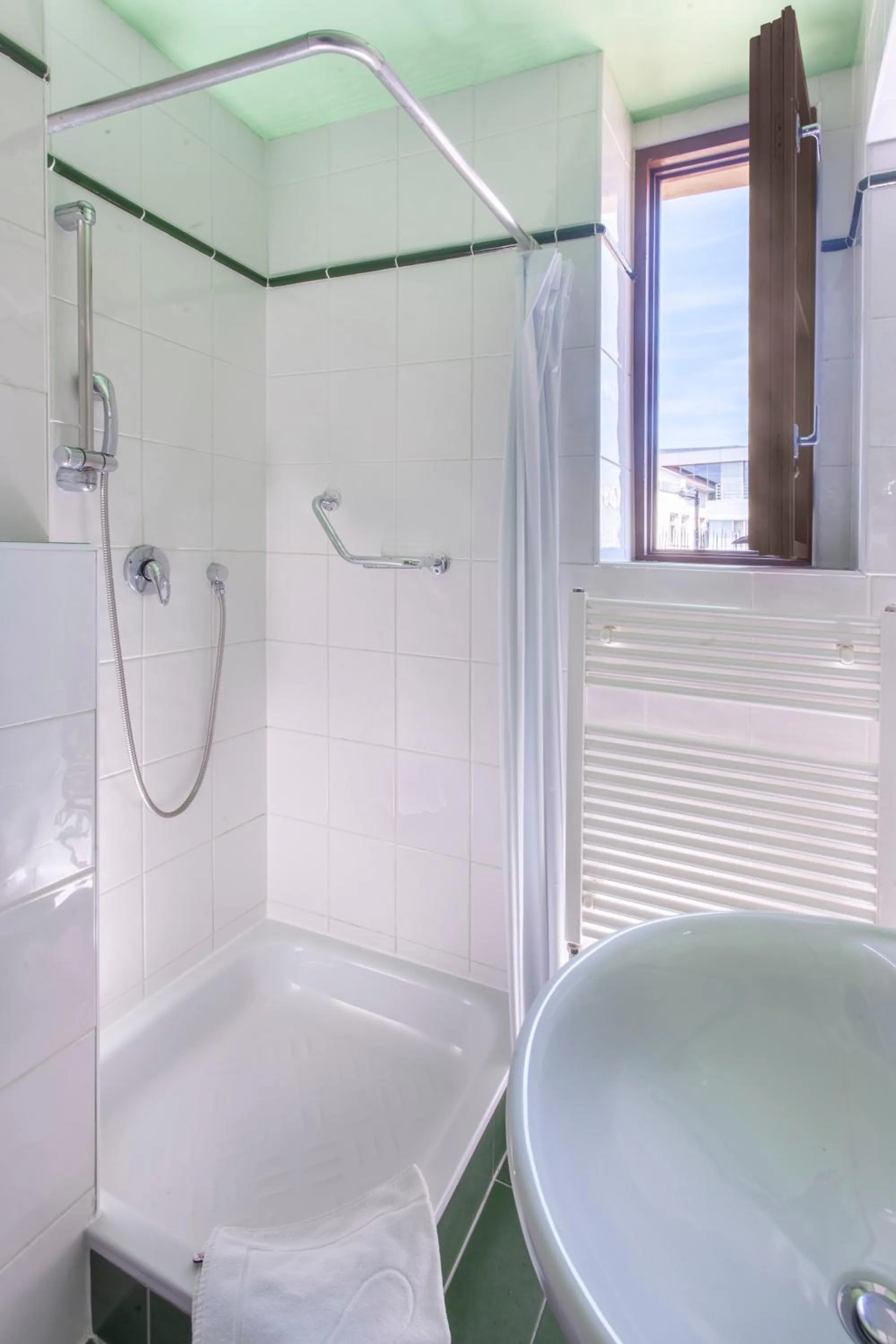 Shower in Hotel Lunik