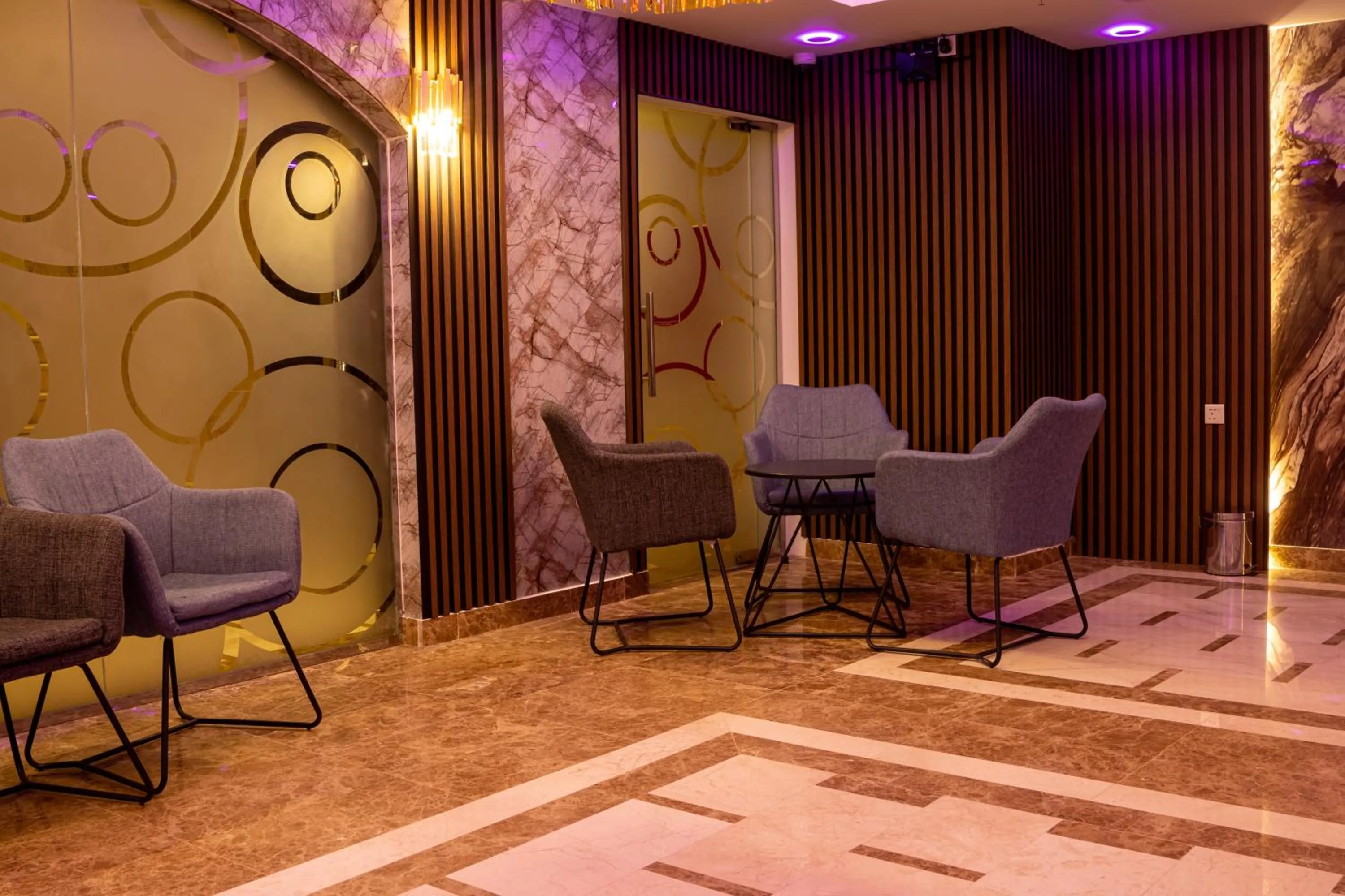 Restaurant/places to eat in Best Trip Paris Serviced Apartments