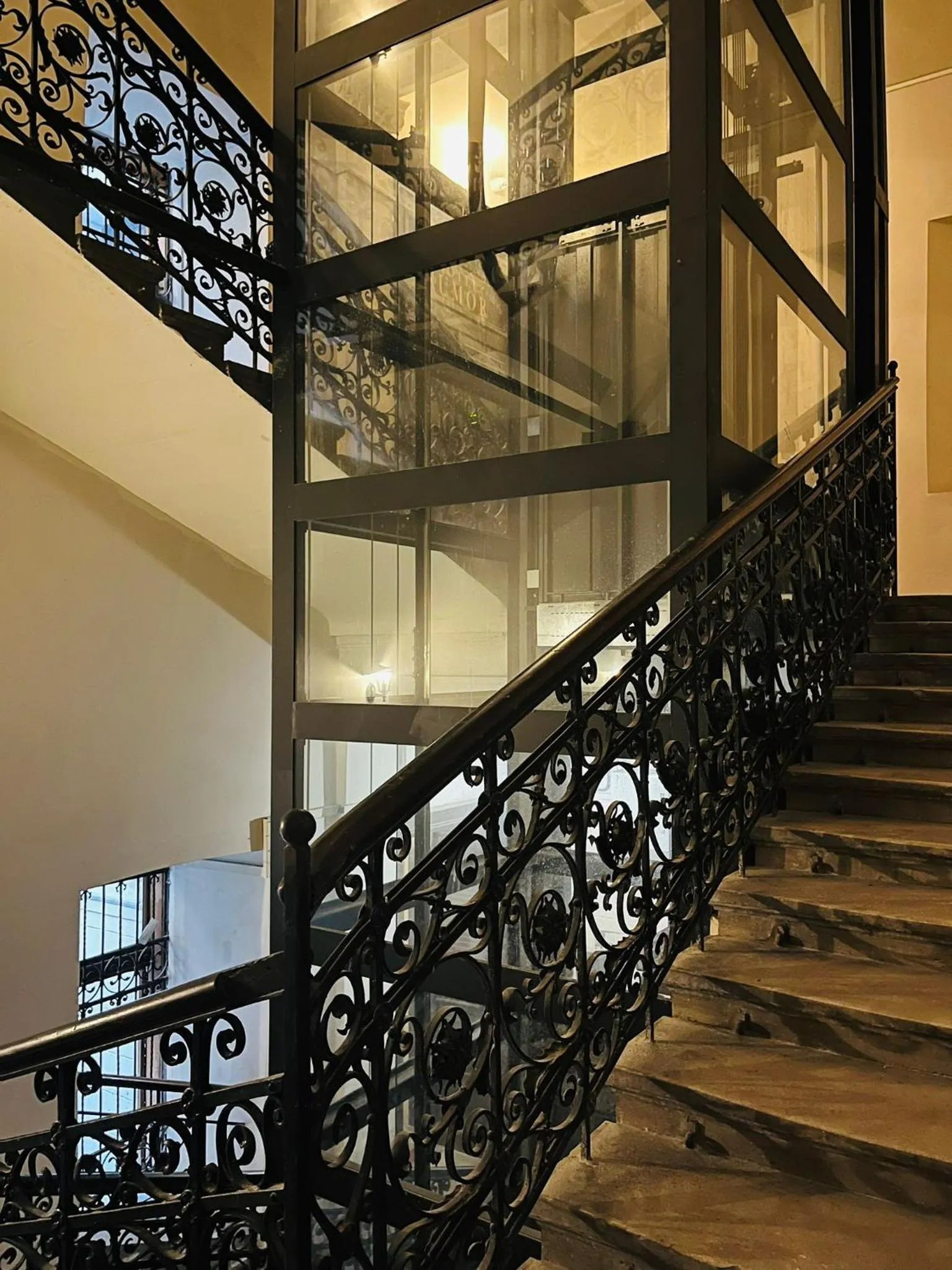 Facade/entrance in Rumor Rooms