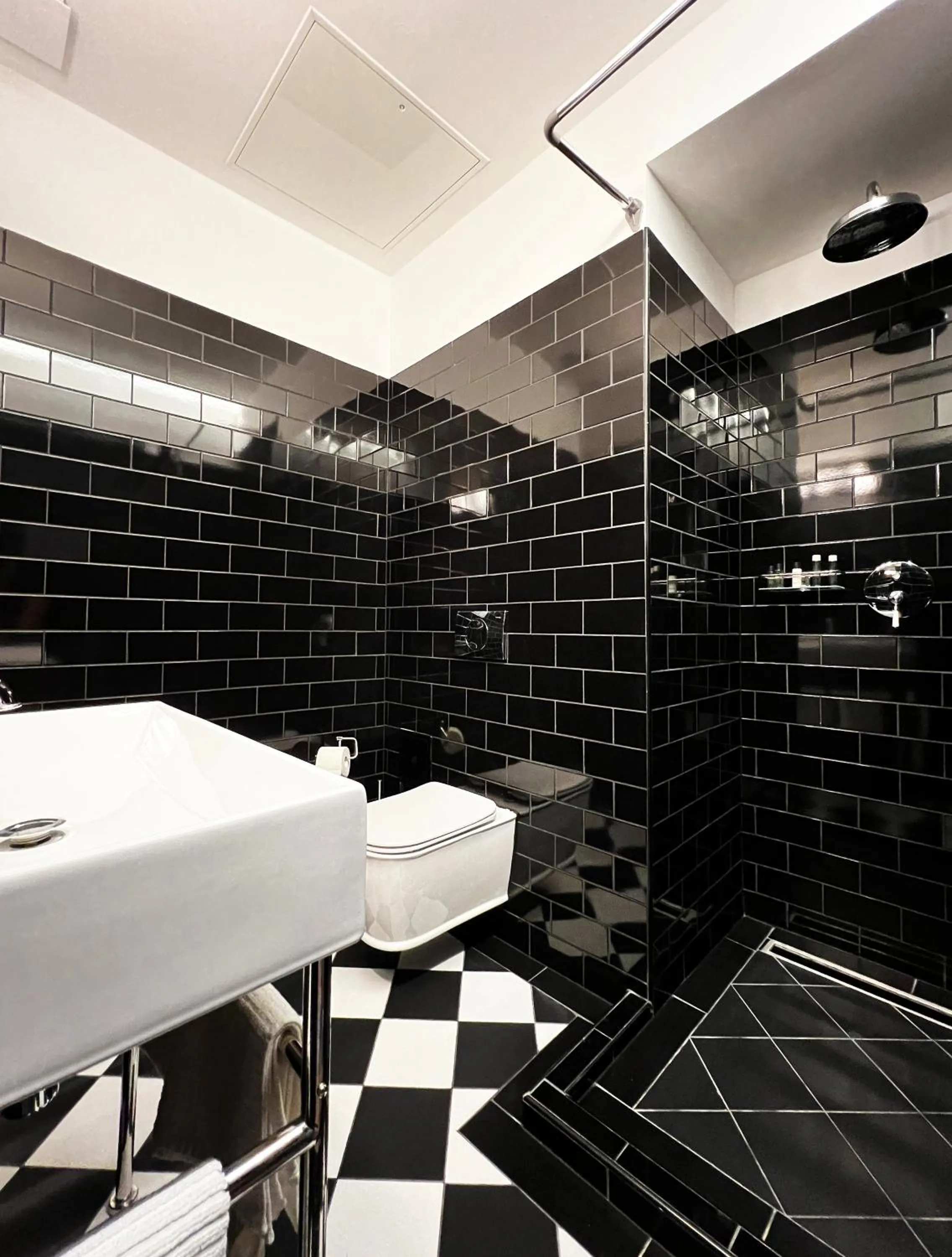 Bathroom in Rumor Rooms