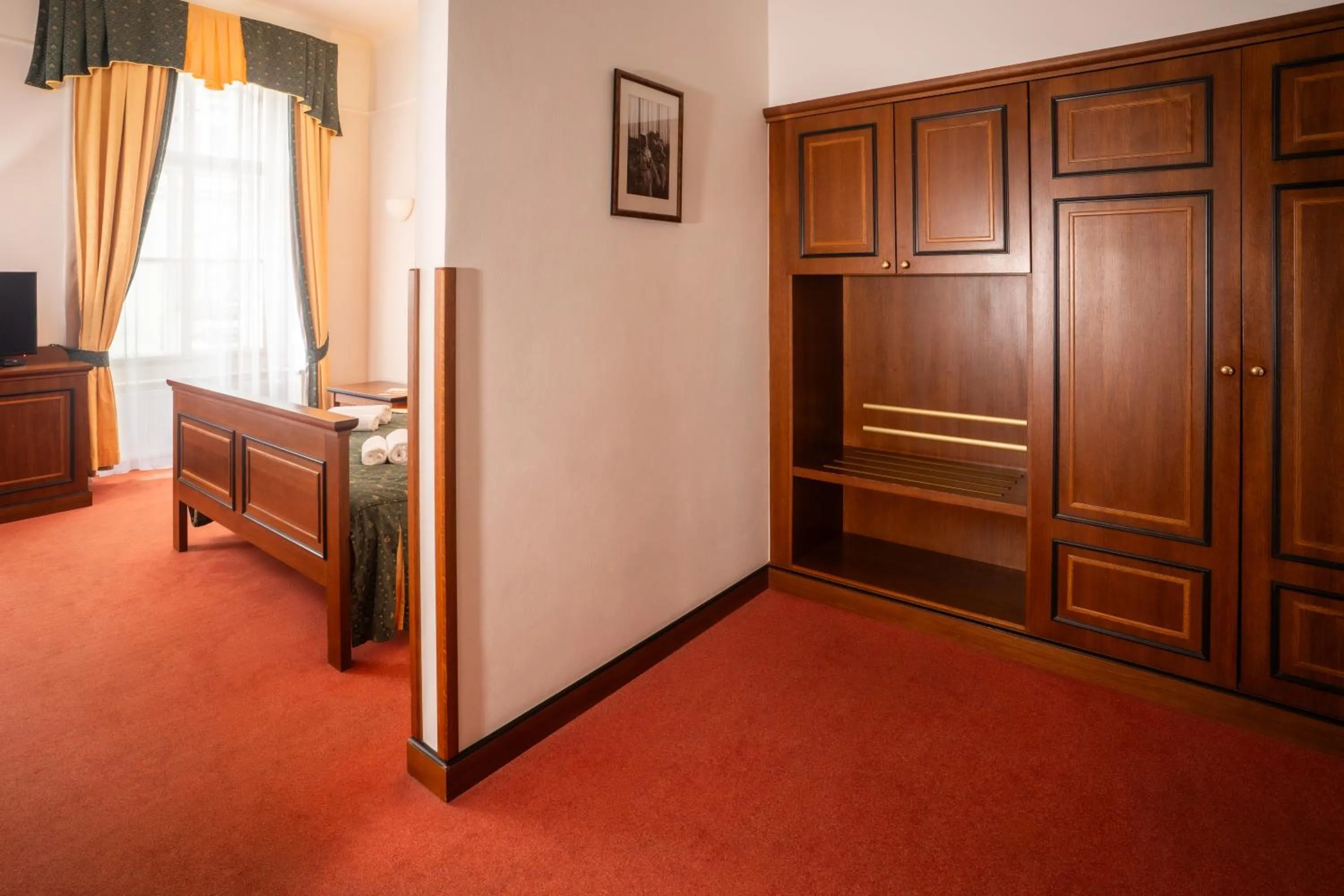 wardrobe in U Medvidku-Brewery Hotel