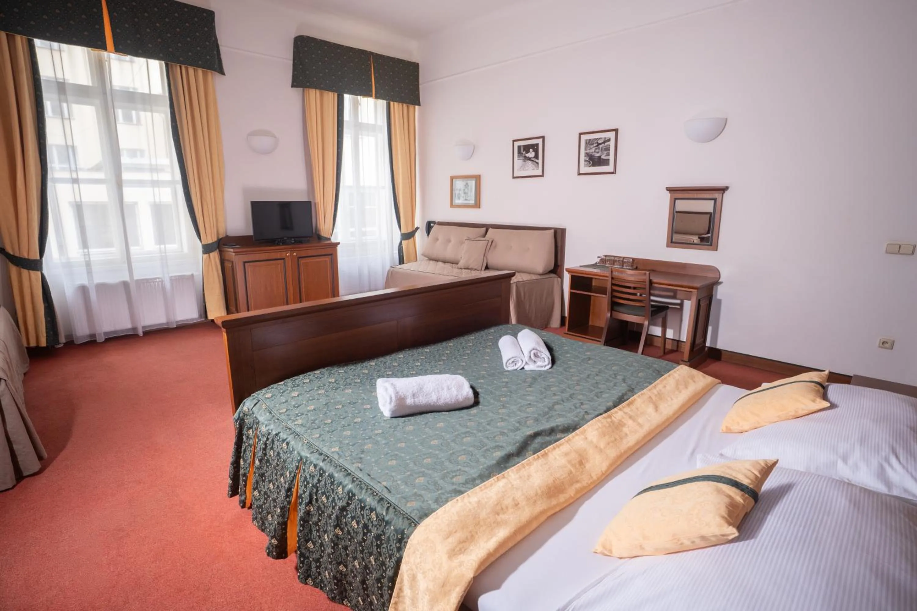 Bedroom, Bed in U Medvidku-Brewery Hotel