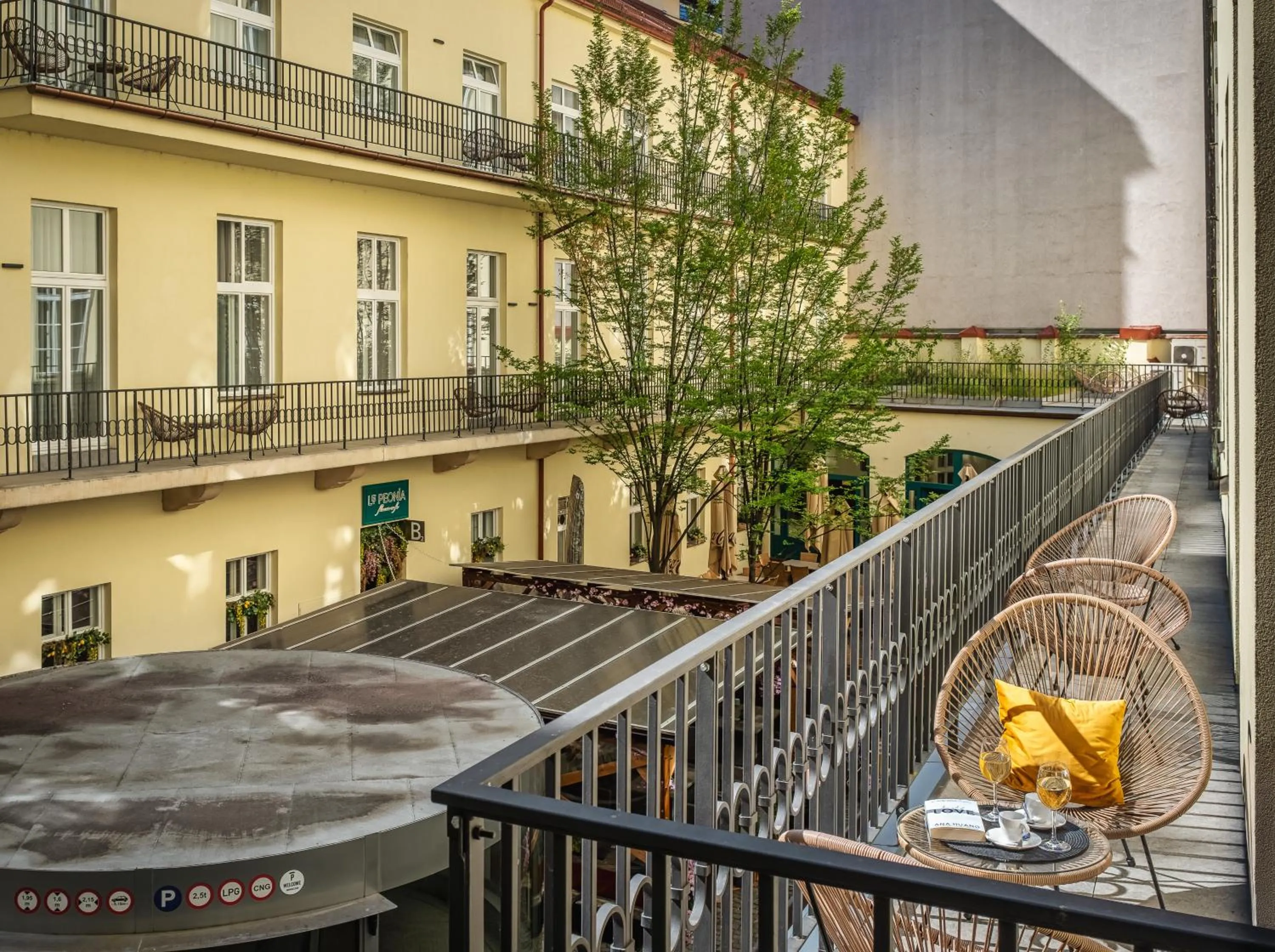 Balcony/Terrace in VN48 Suites by Adrez