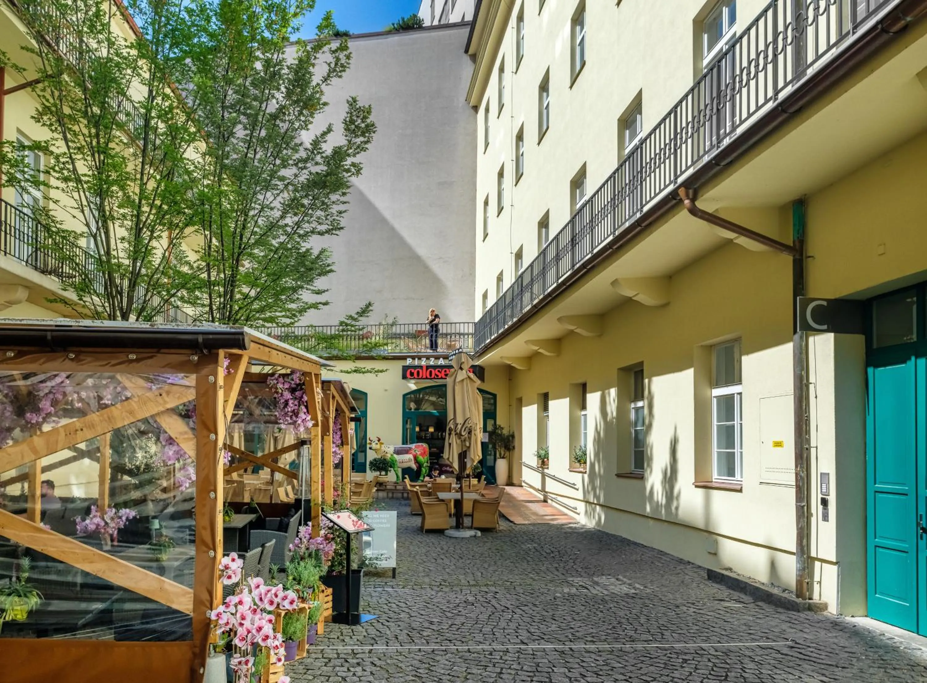 Property building in VN48 Suites by Adrez