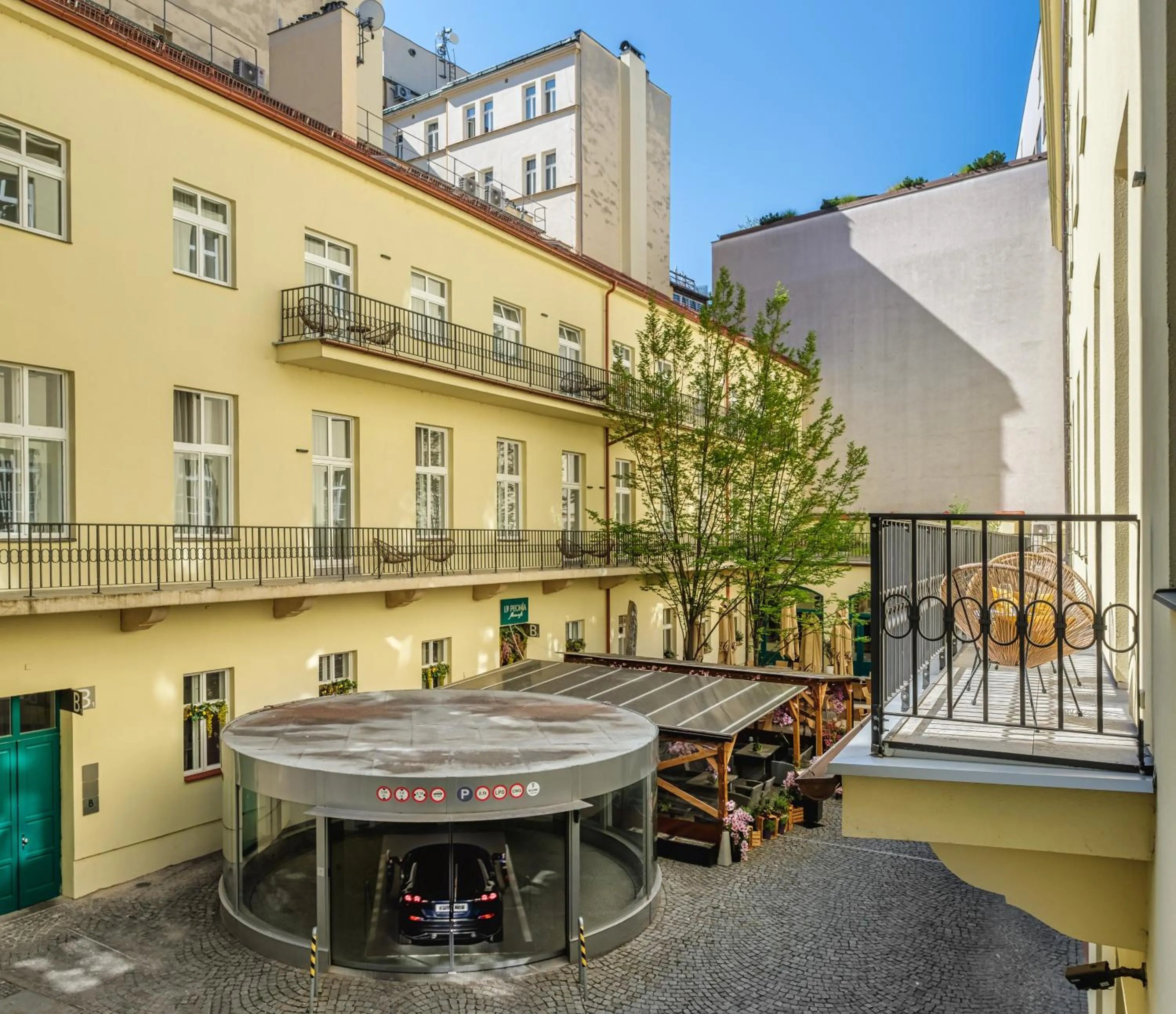 Balcony/Terrace in VN48 Suites by Adrez