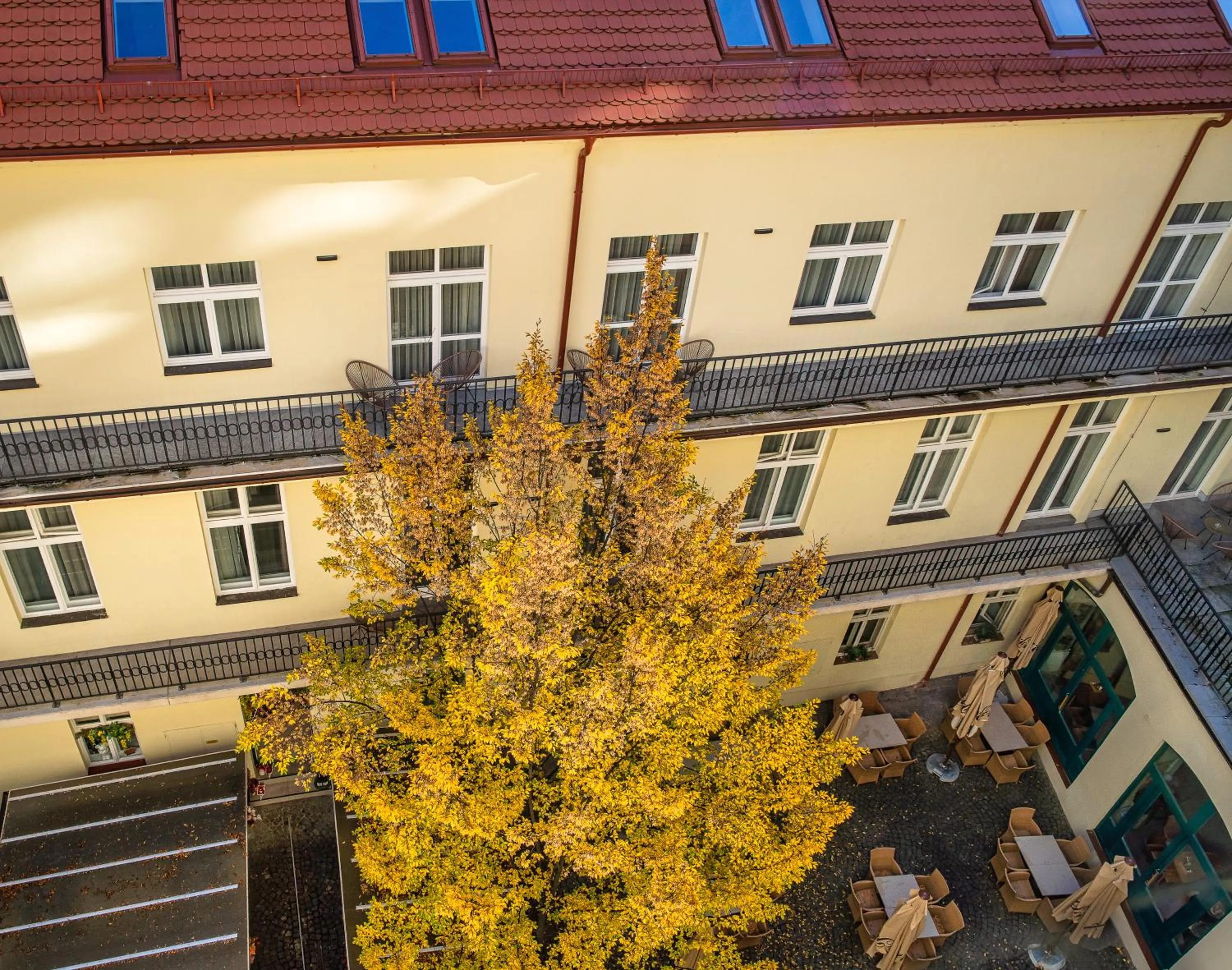 Property building in VN48 Suites by Adrez