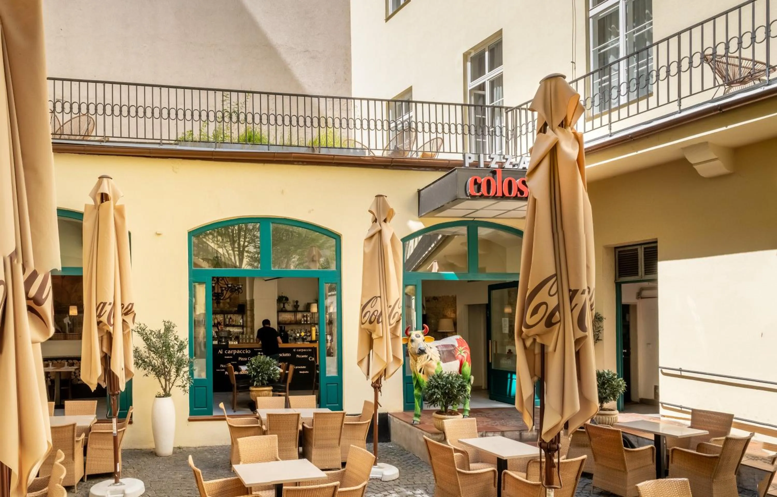 Property building in VN48 Suites by Adrez