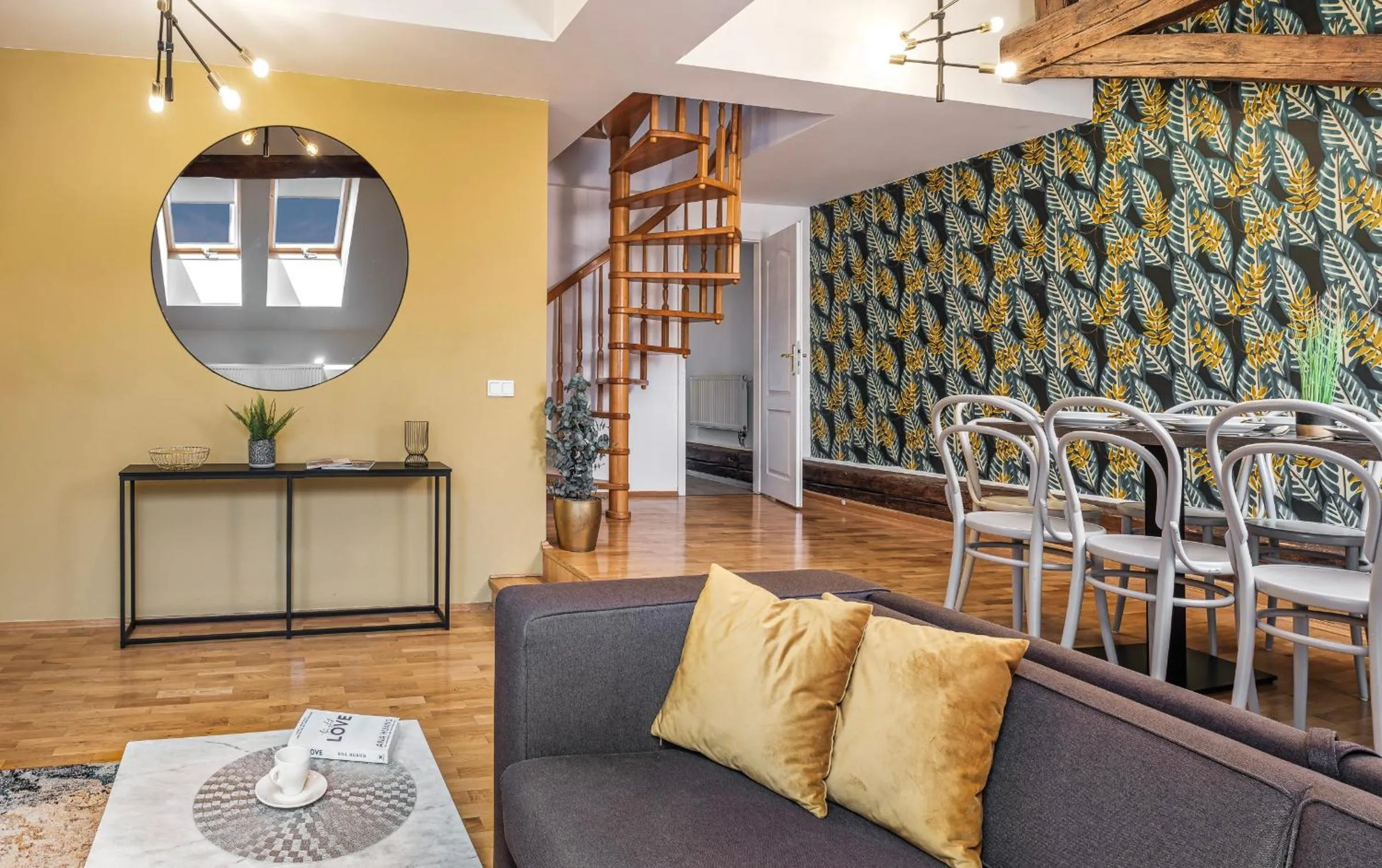 Photo of the whole room in VN48 Suites by Adrez