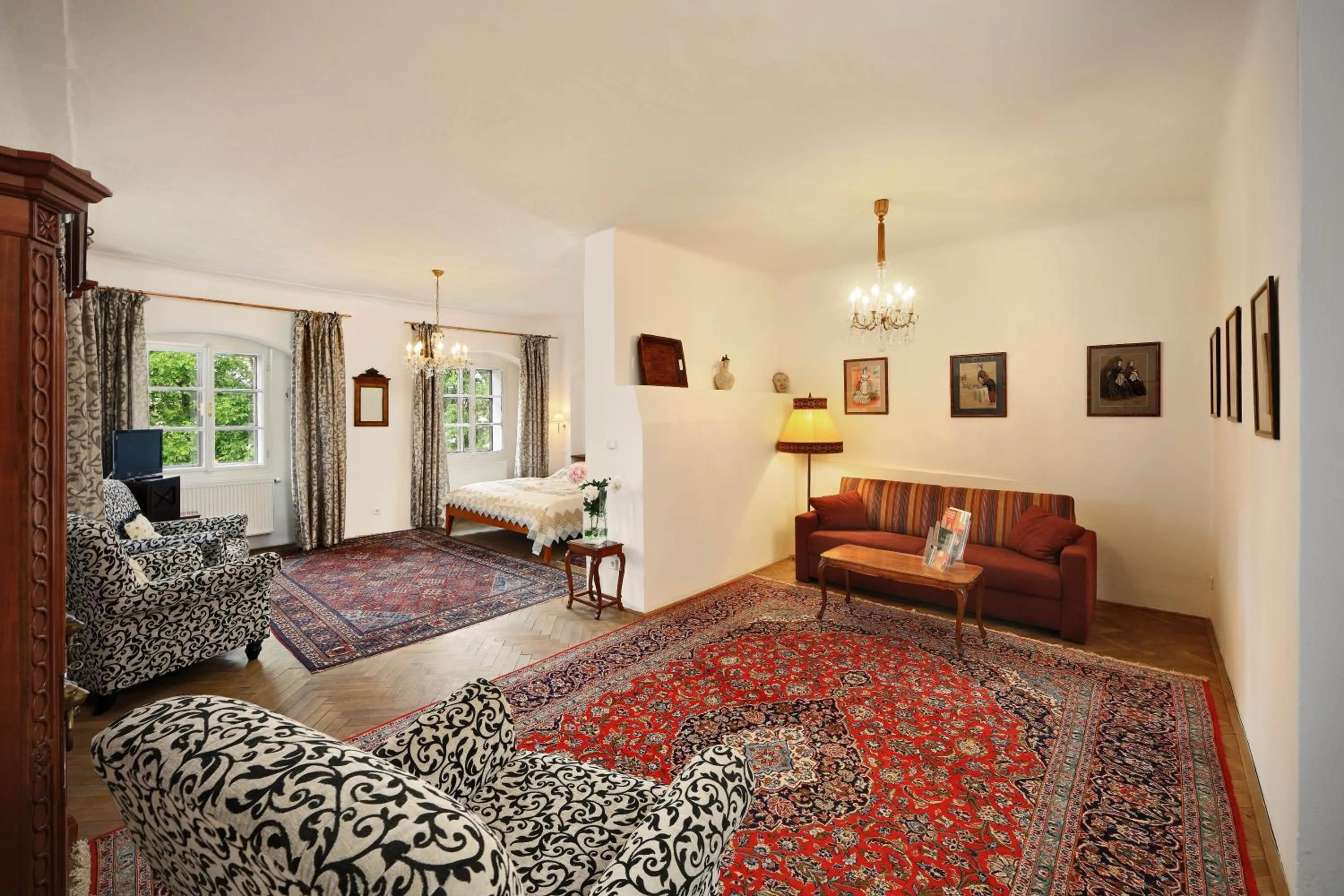 Living room, Bed in Hotel Konvice