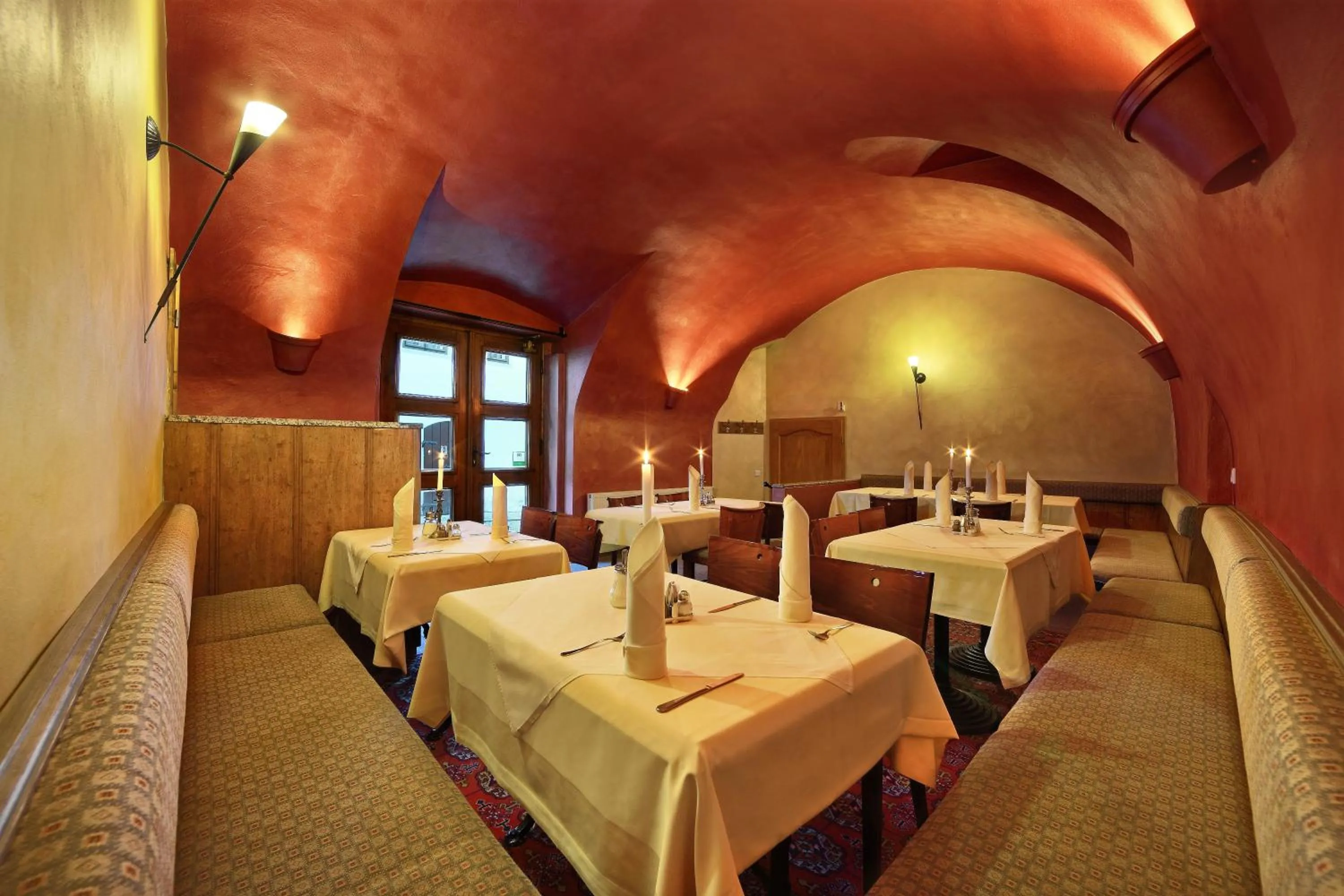 Restaurant/places to eat in Hotel Konvice