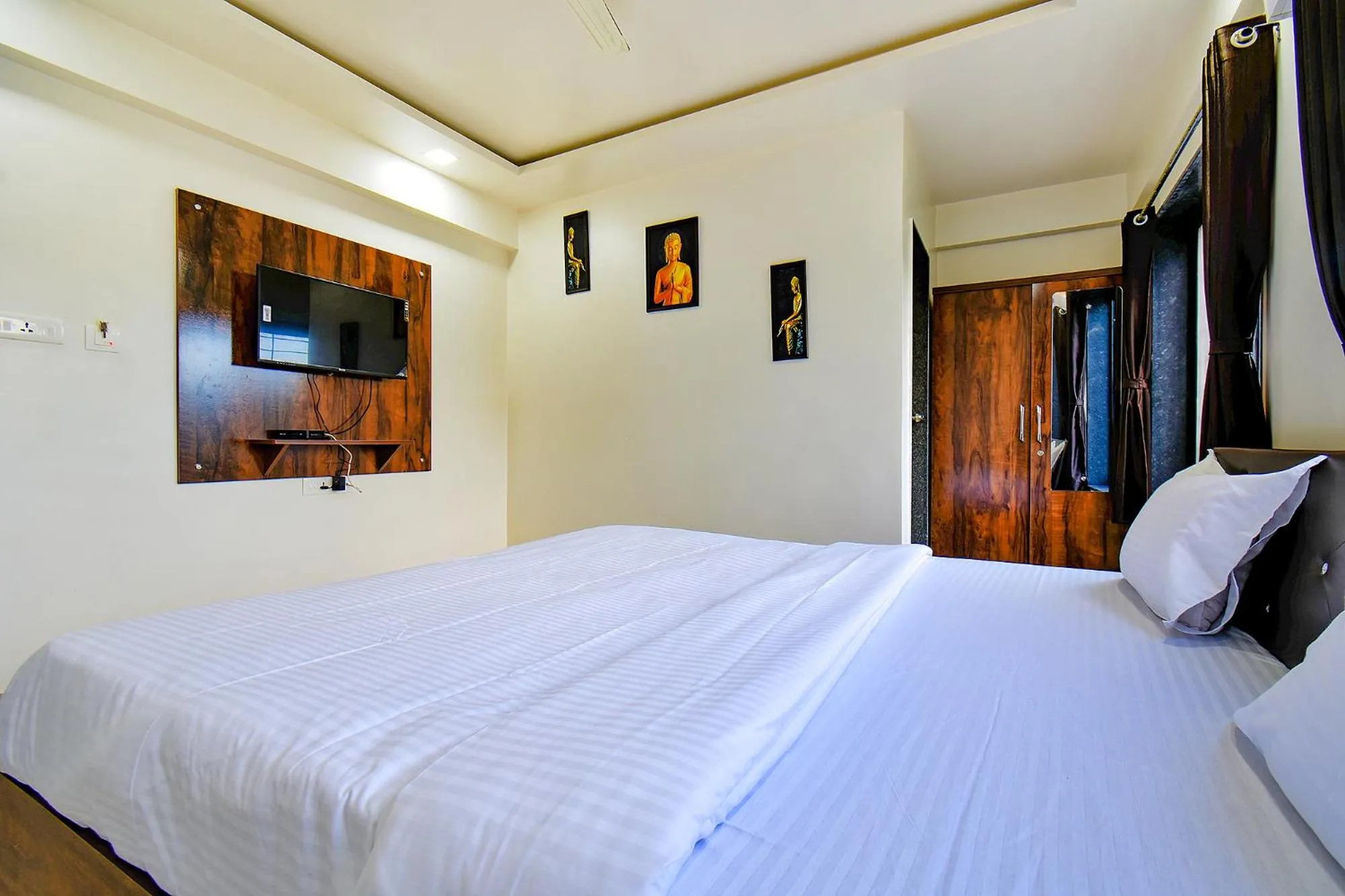 Bed in FabHotel White House - Nr Sinhagad speciality Hospital