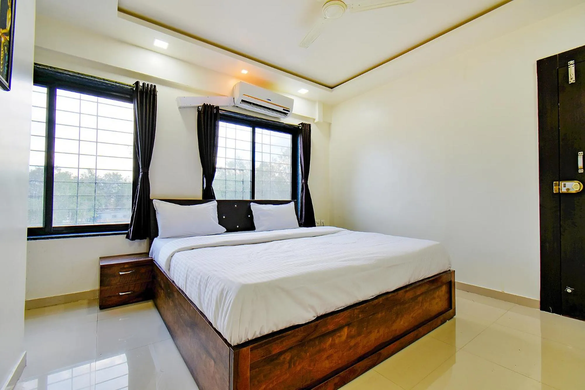 Bed in FabHotel White House - Nr Sinhagad speciality Hospital