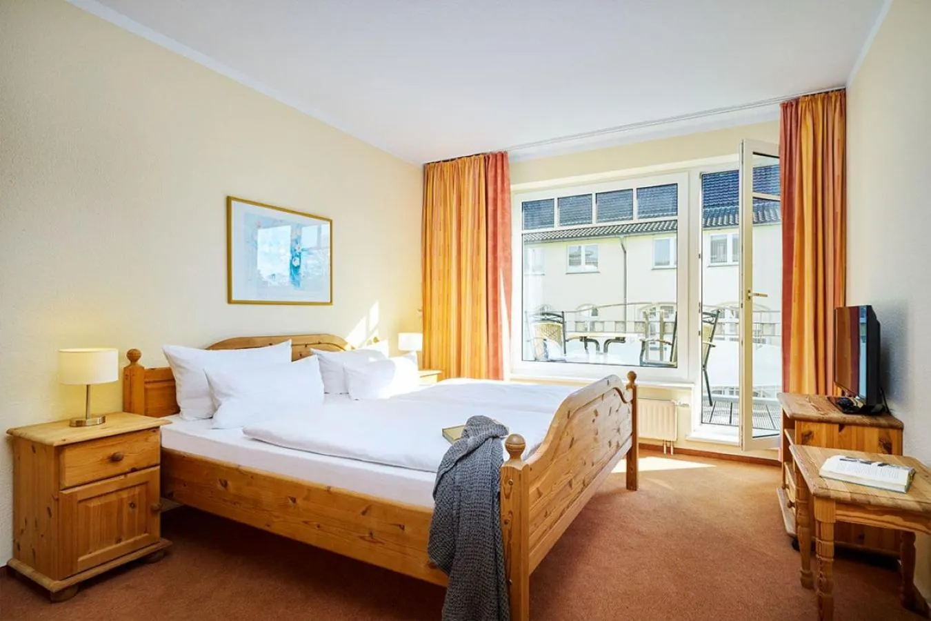 Bedroom, Bed in Strandhotel Luise von Preussen