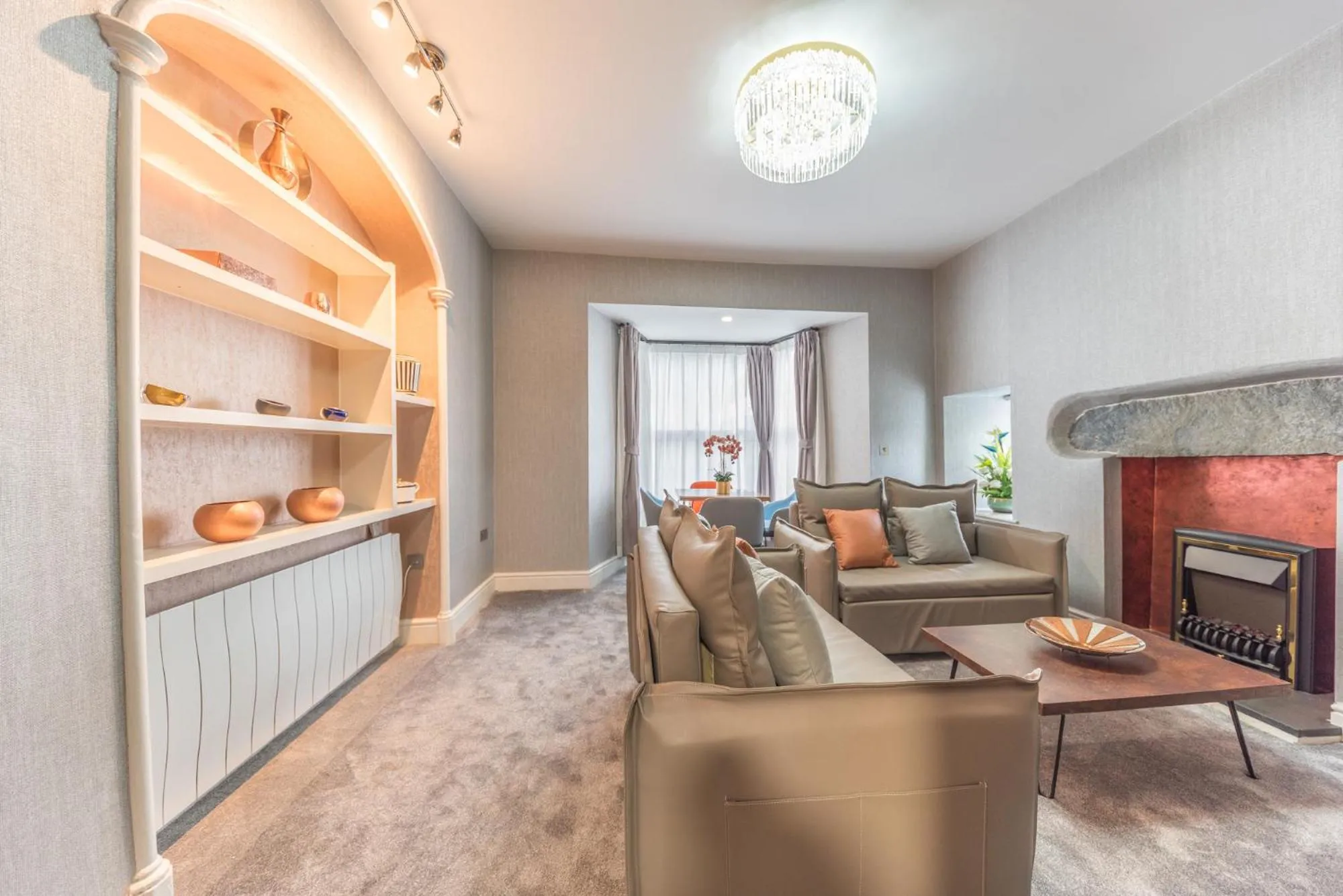The Old Stamp House Retreat- Three En-suite Bedrooms Central Village Location