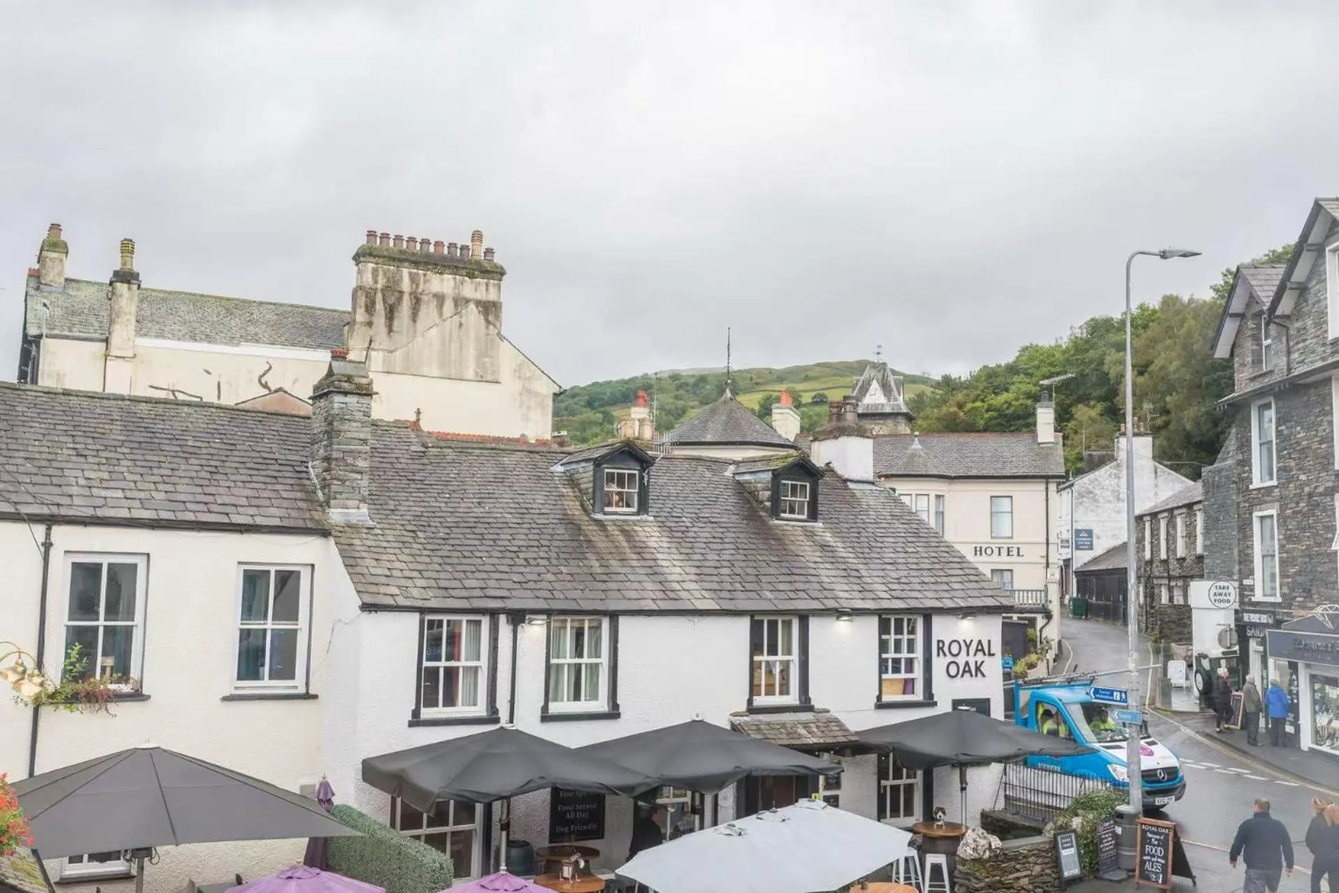 The Old Stamp House Retreat- Three En-suite Bedrooms Central Village Location