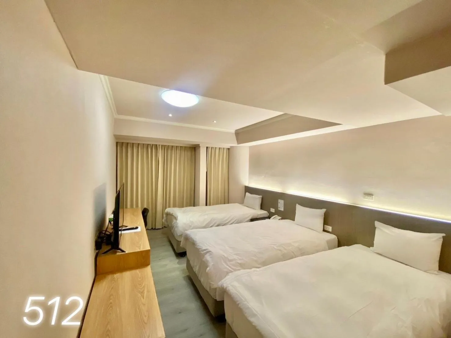 Bedroom, Bed in Hotel Avenue