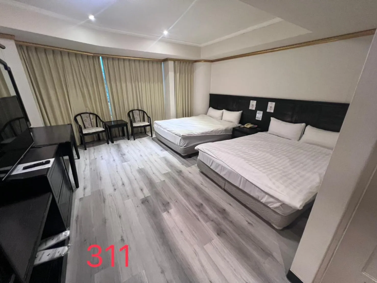 Photo of the whole room, Bed in Hotel Avenue