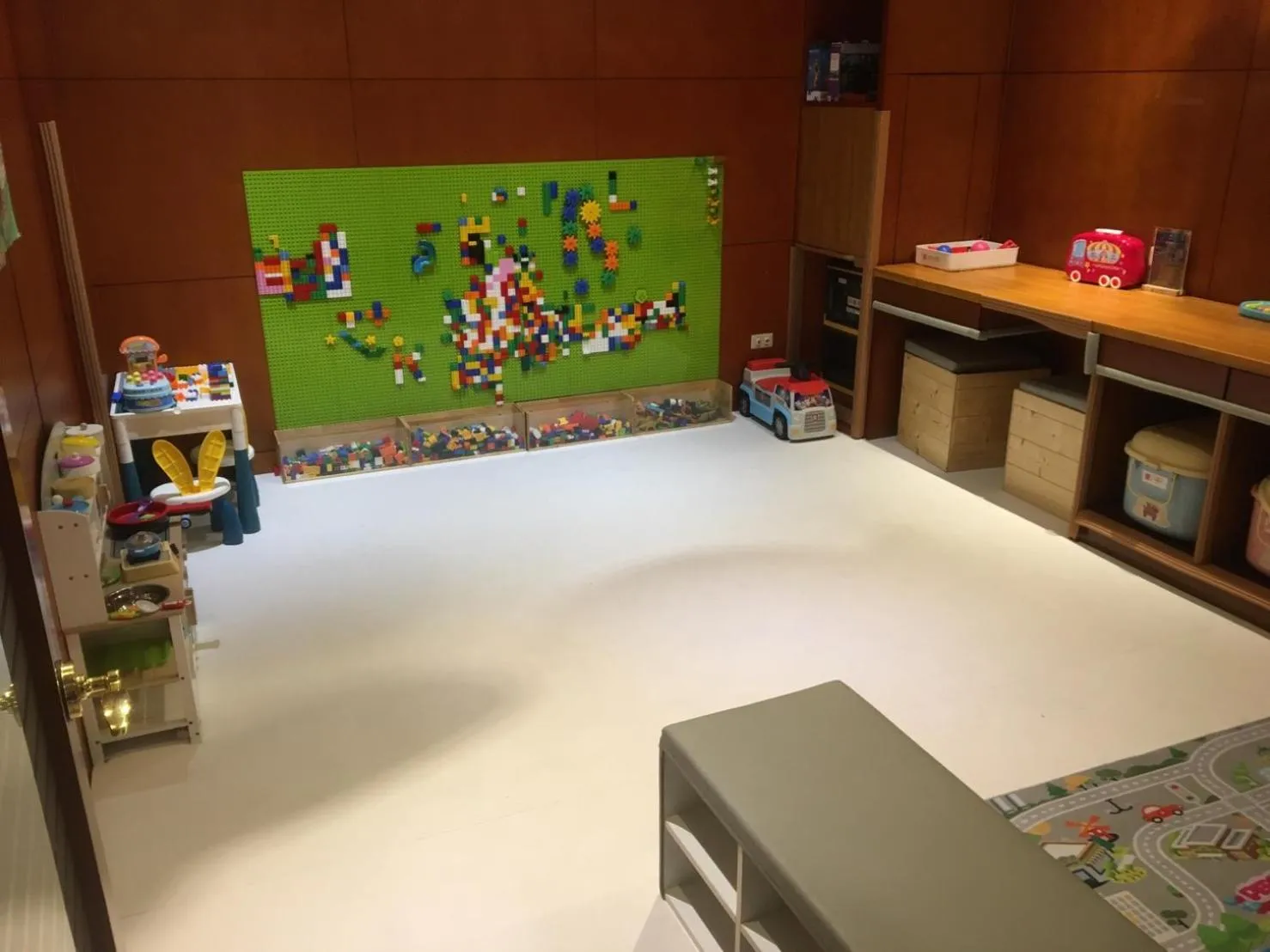 Children play ground in Hotel Avenue