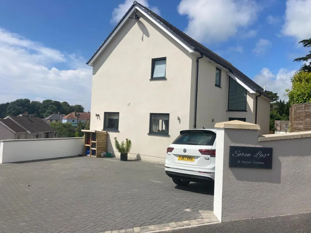 Property building in Seren Las, Tenby