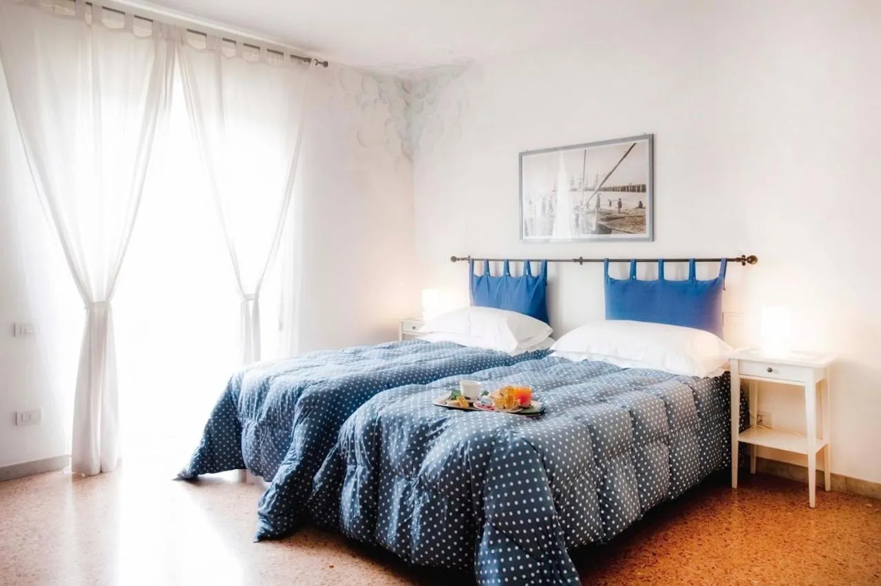 Photo of the whole room, Bed in A due Passi