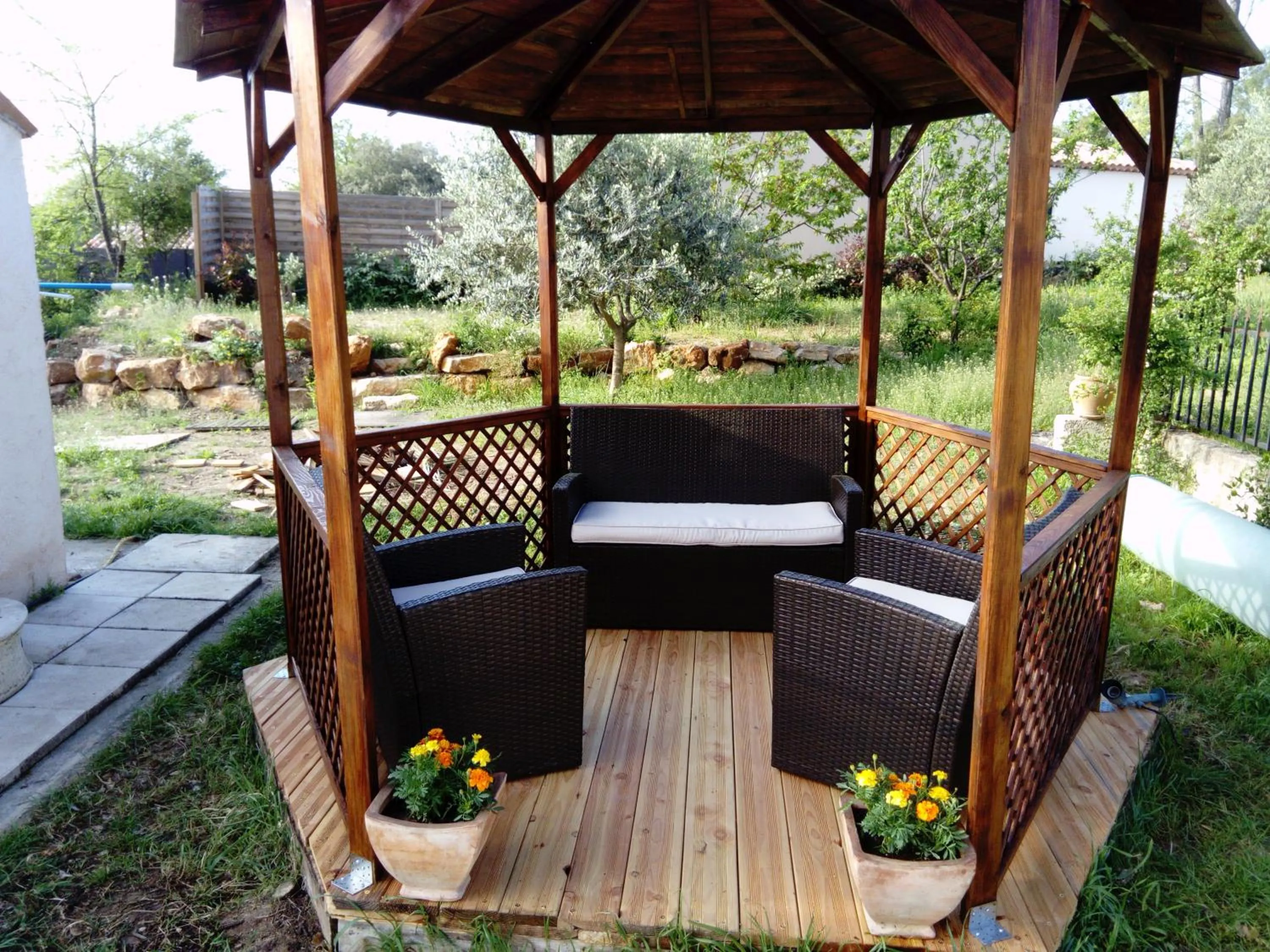 Patio in Chez Isabelle et Guy B&B