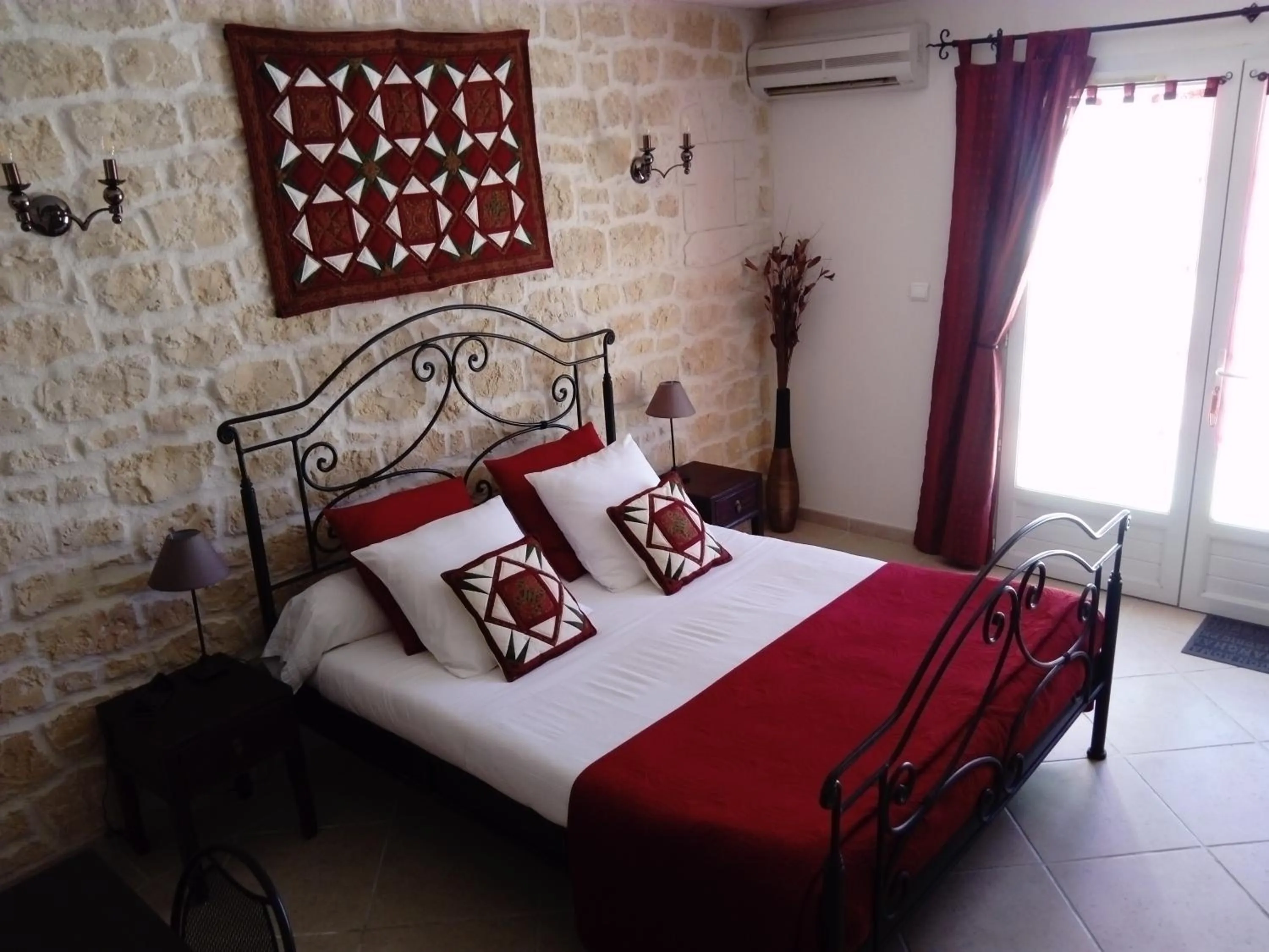 Photo of the whole room, Bed in Chez Isabelle et Guy B&B