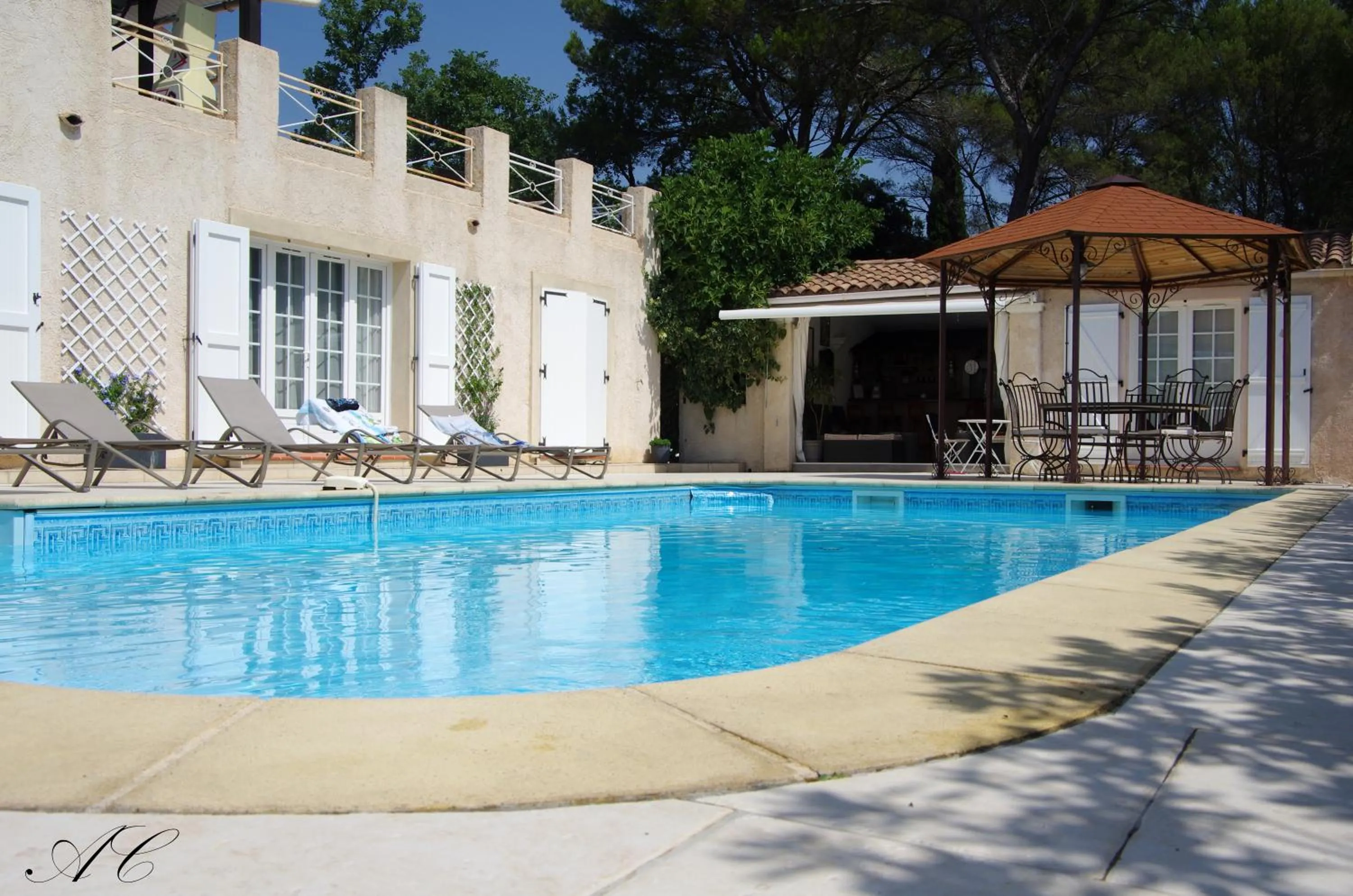 Patio in Chez Isabelle et Guy B&B