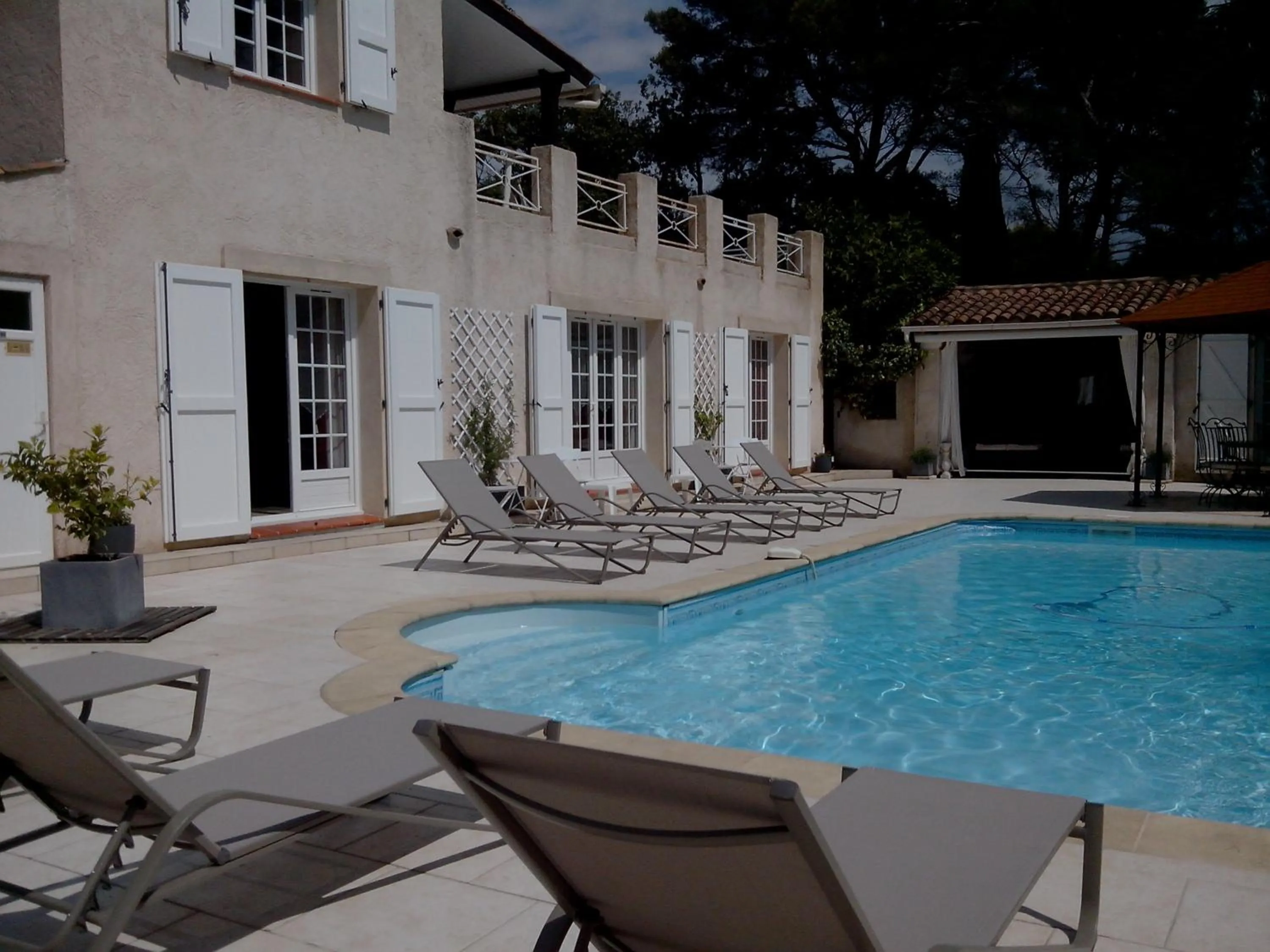 Patio in Chez Isabelle et Guy B&B