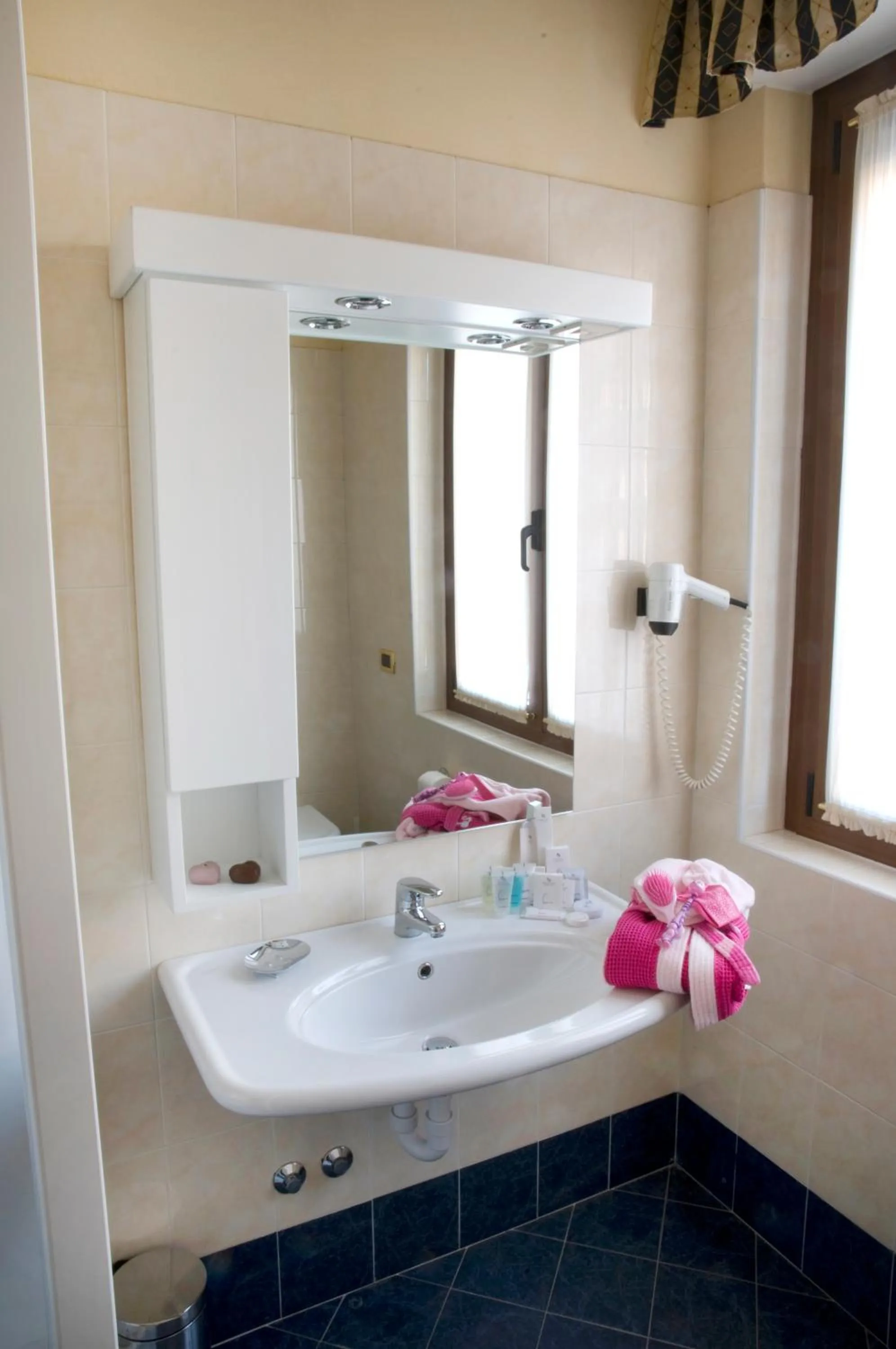 Bathroom in Albergo Milano