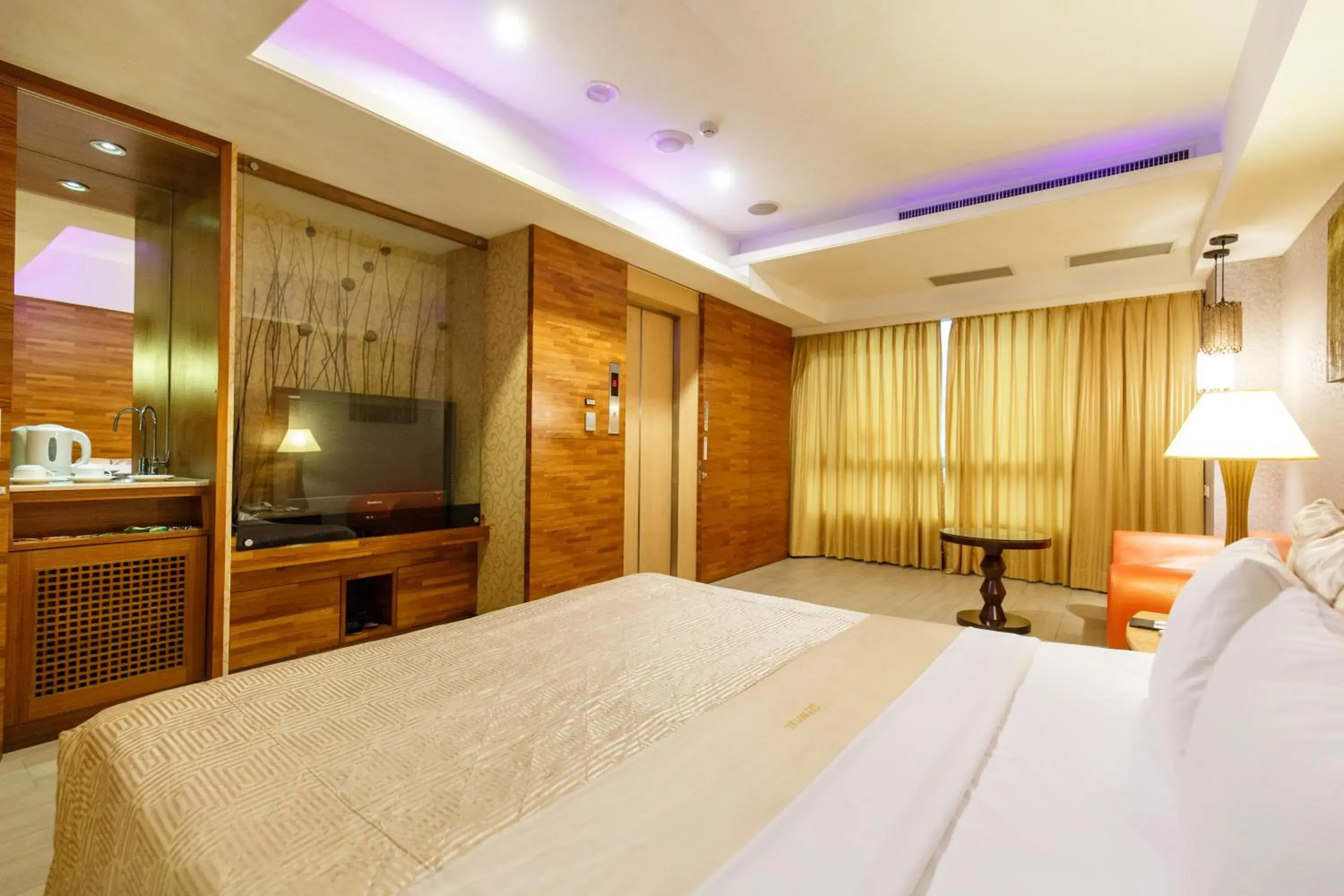 Deluxe Double Room with Bath in SLV Hotel Group-SLV Business Hotel Deluxe Double Room with Bath in SLV Hotel Group-SLV Business Hotel