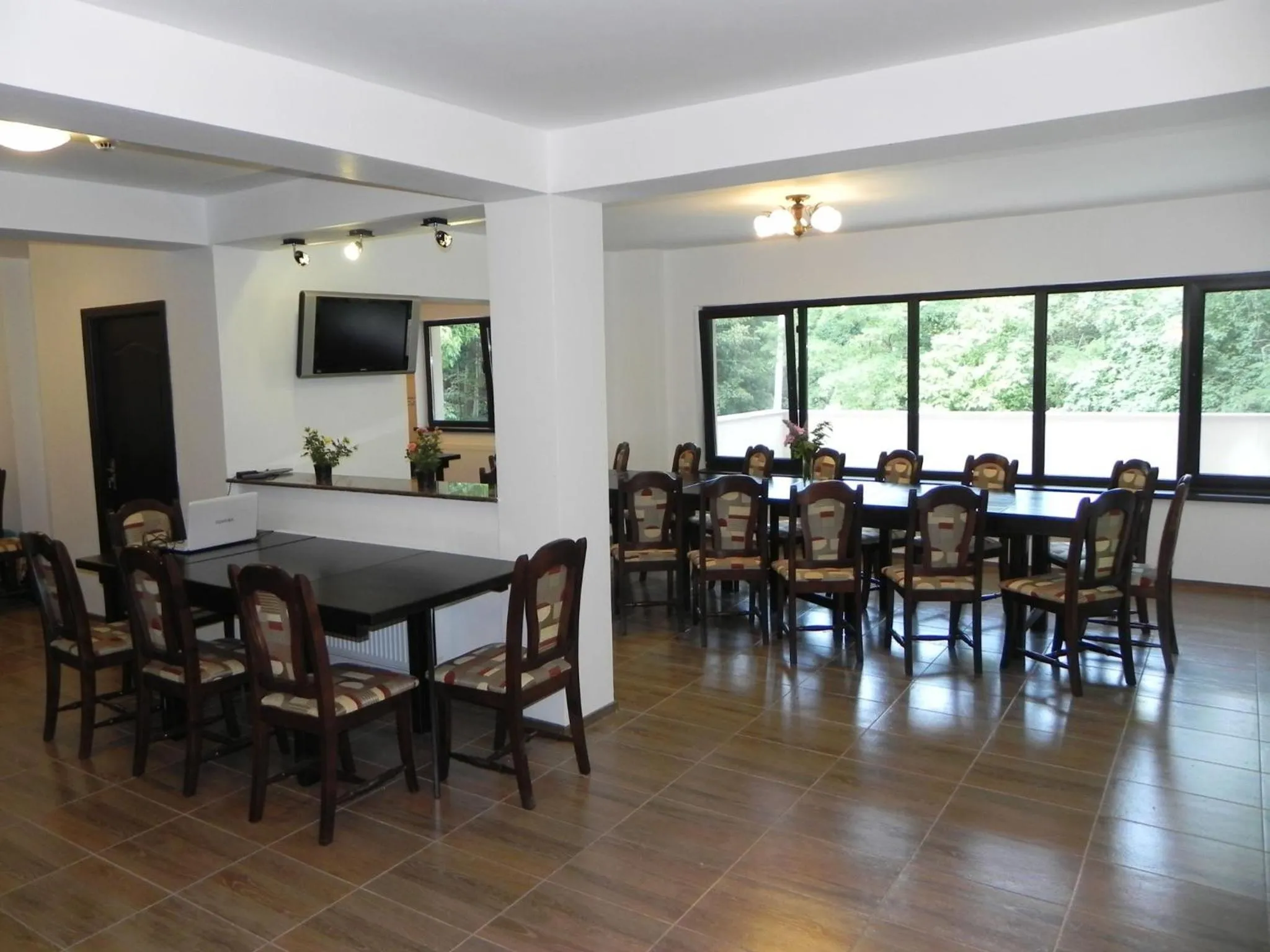 Restaurant/places to eat in Pensiunea Iasmina si Pescarul