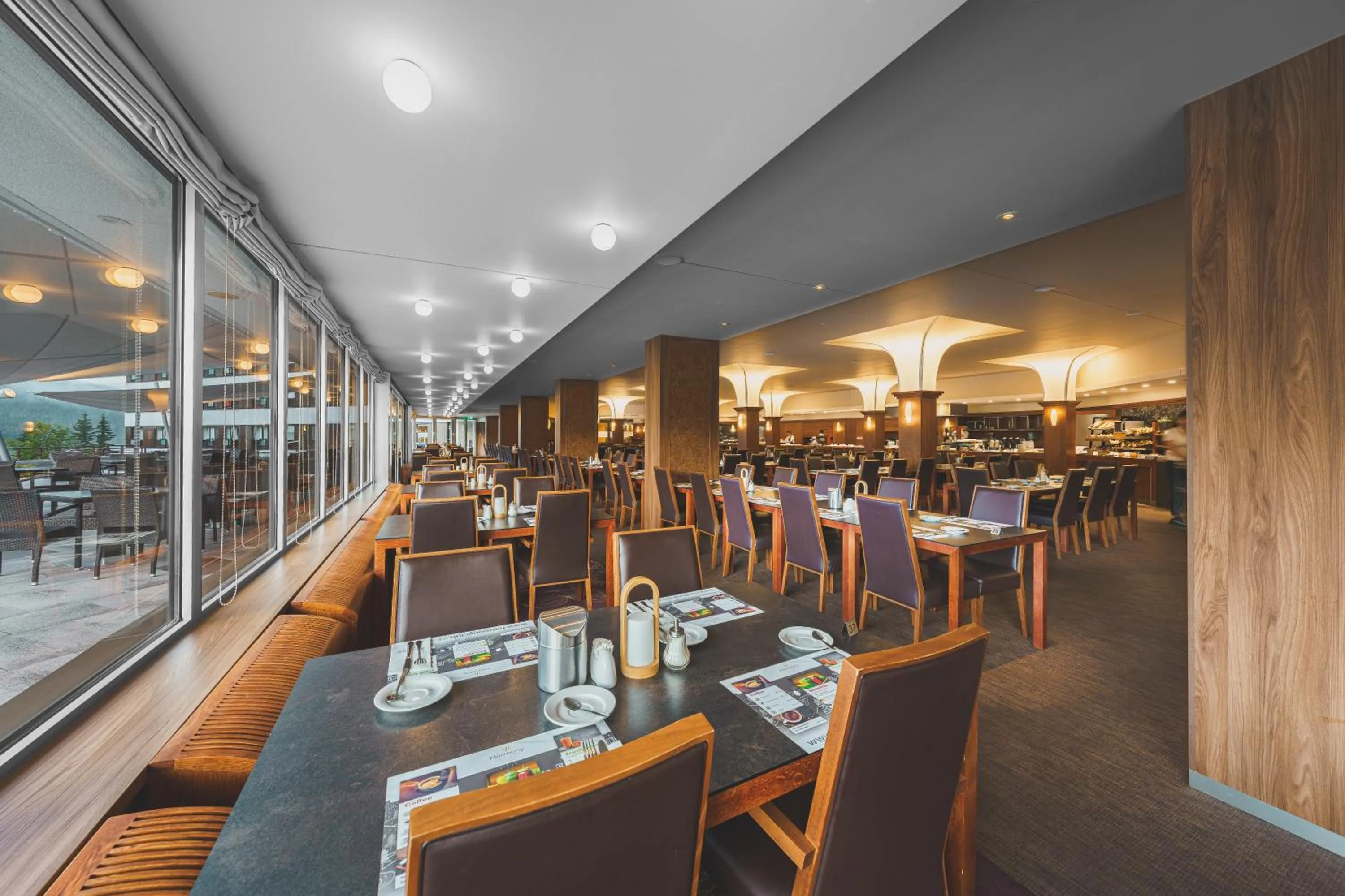 Restaurant/places to eat in Harmony Hotel