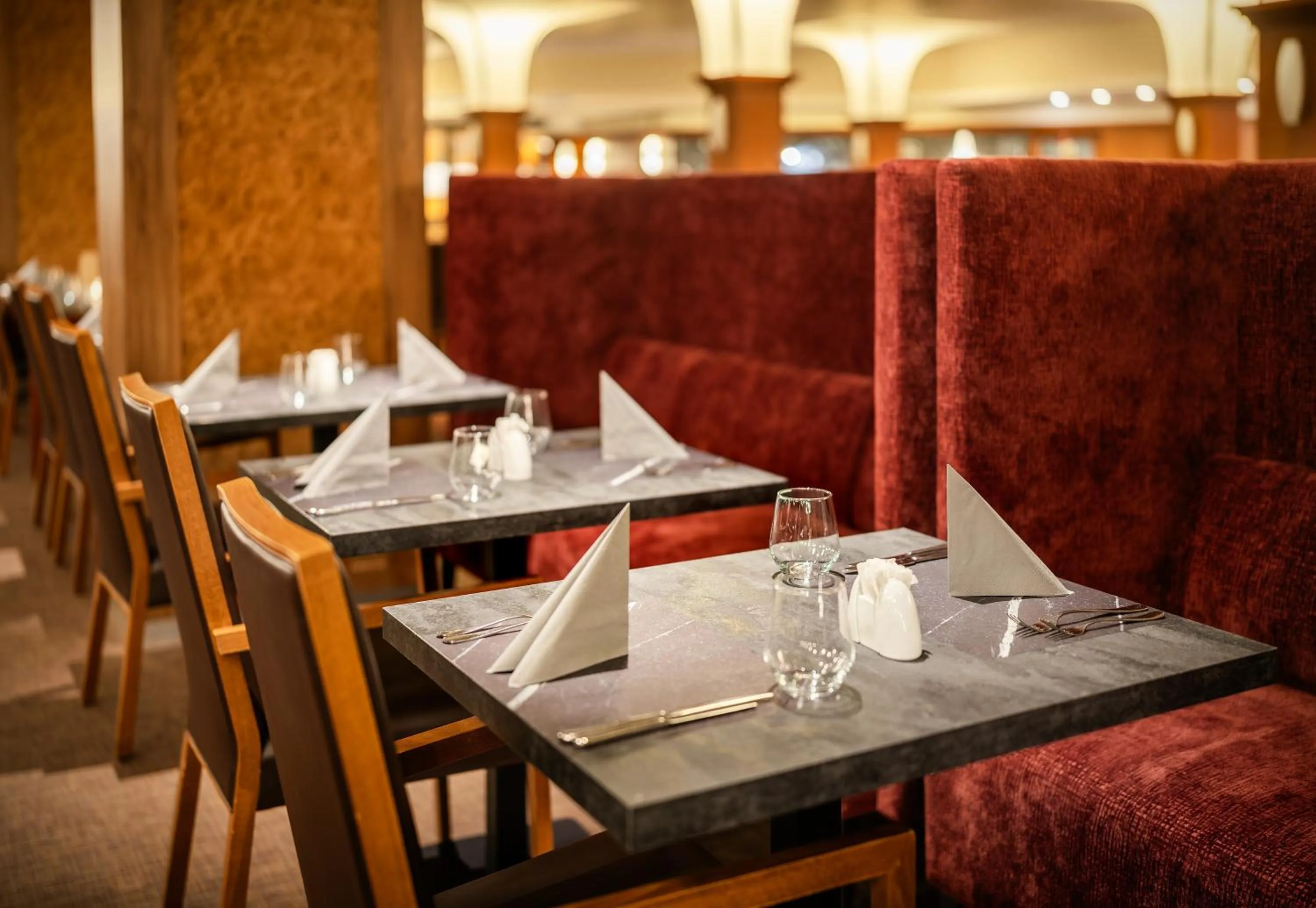 Restaurant/places to eat in Harmony Hotel