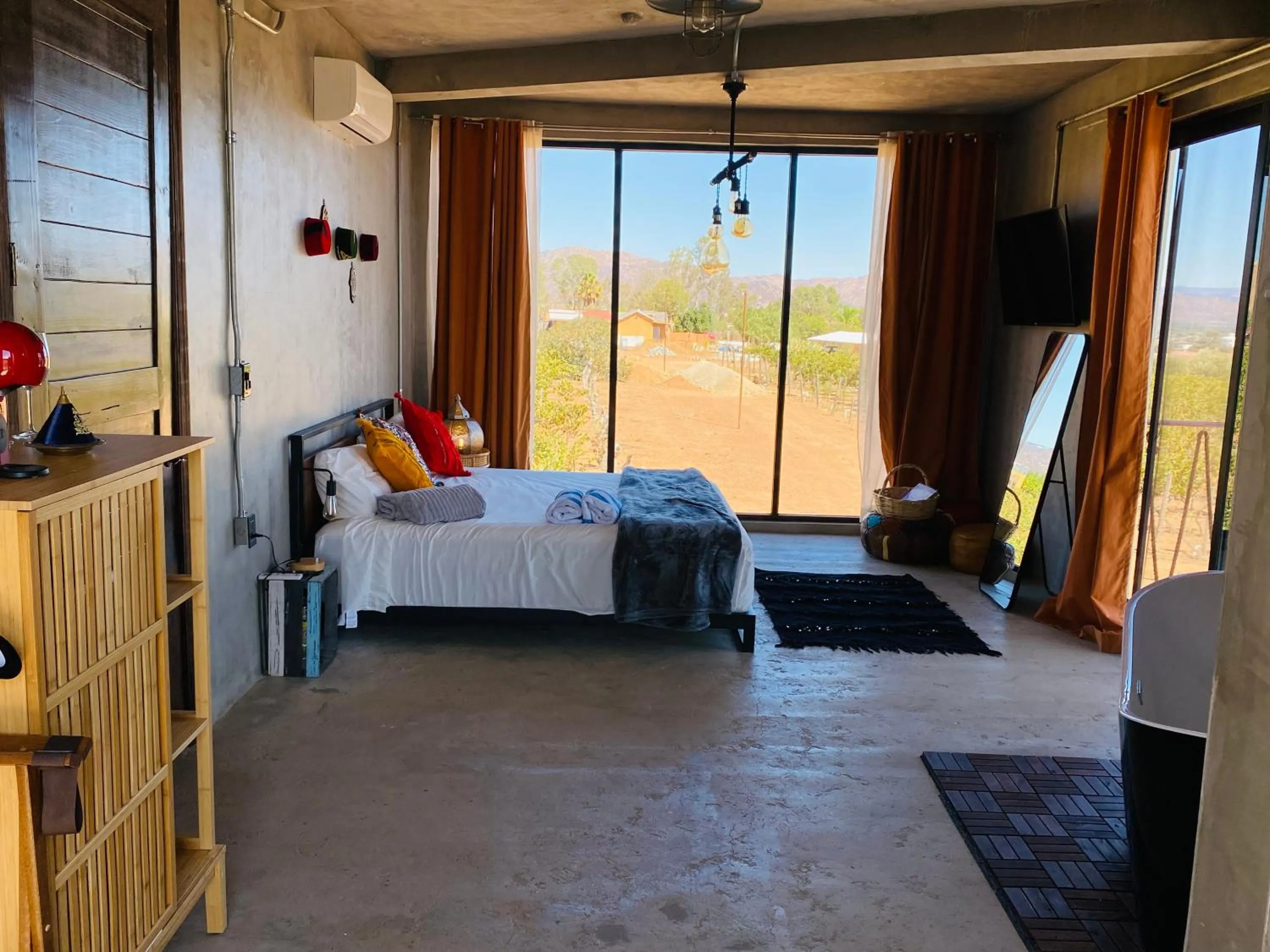 Photo of the whole room, Bed in The Pangea Valle de Guadalupe