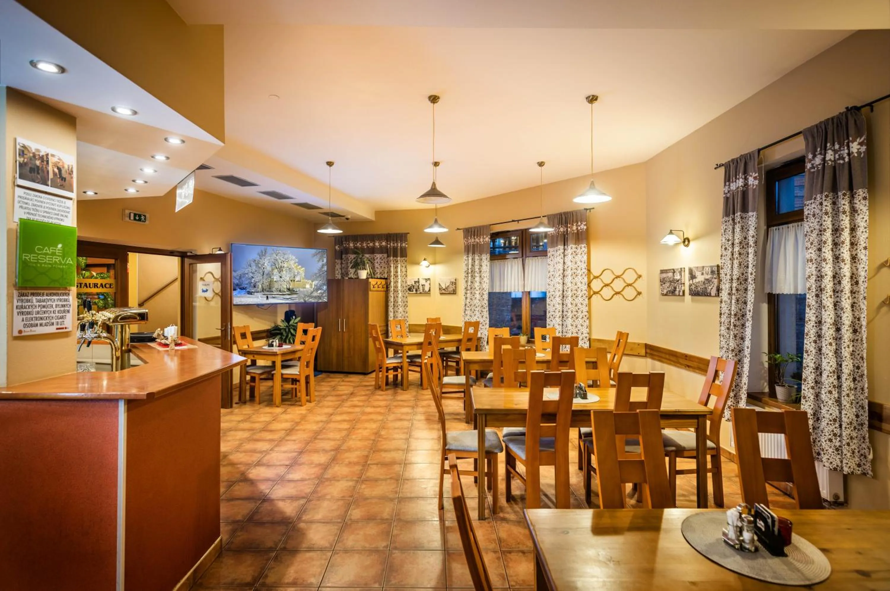 Restaurant/places to eat in Záviš z Falkenštejna