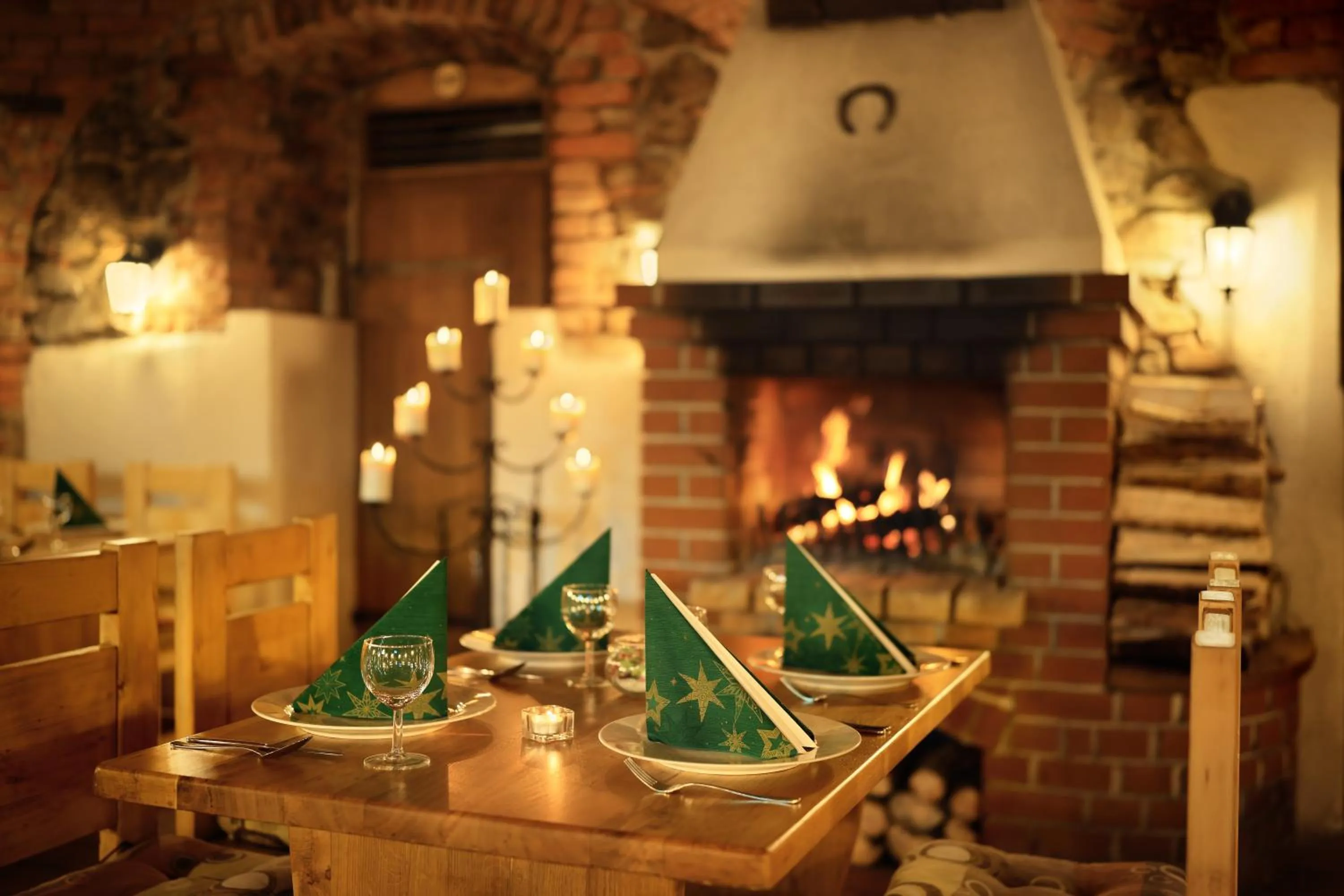 Restaurant/places to eat in Záviš z Falkenštejna