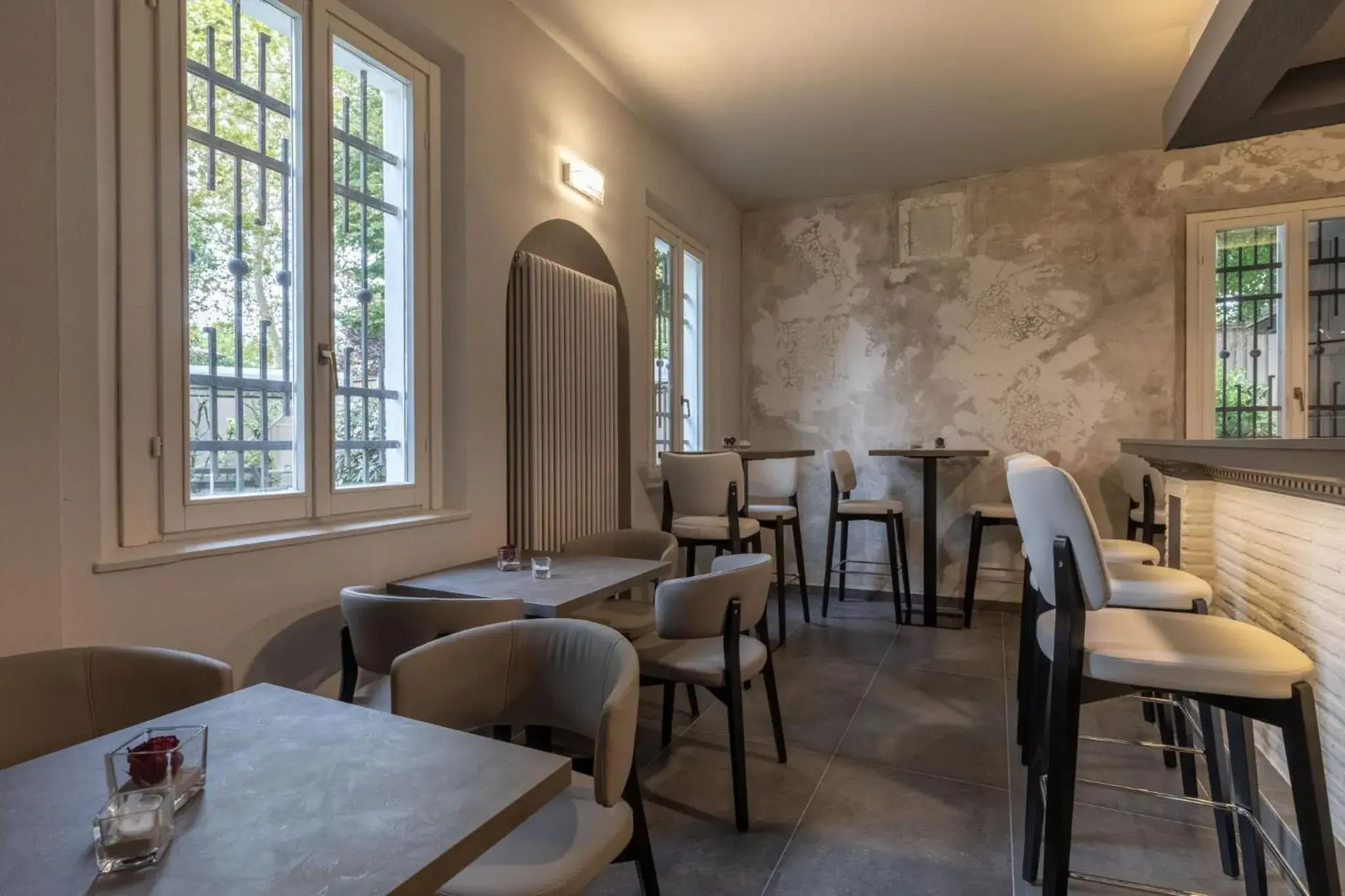 Restaurant/places to eat in Villa Petra Restaurant/places to eat in Villa Petra