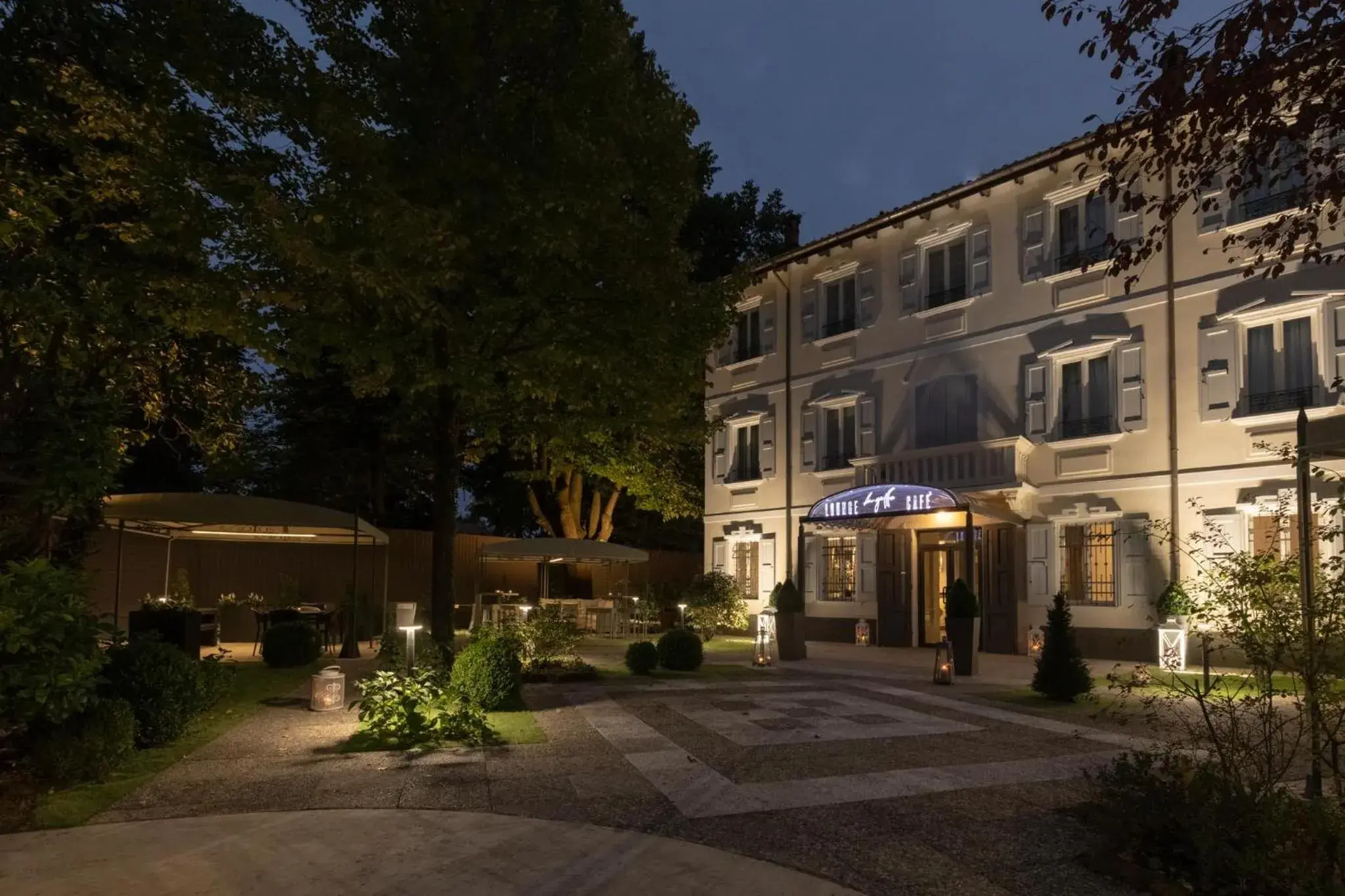 Property building in Villa Petra Property building in Villa Petra