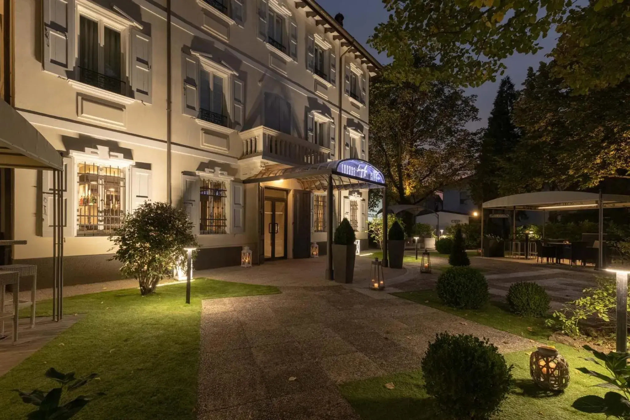 Property building in Villa Petra Property building in Villa Petra