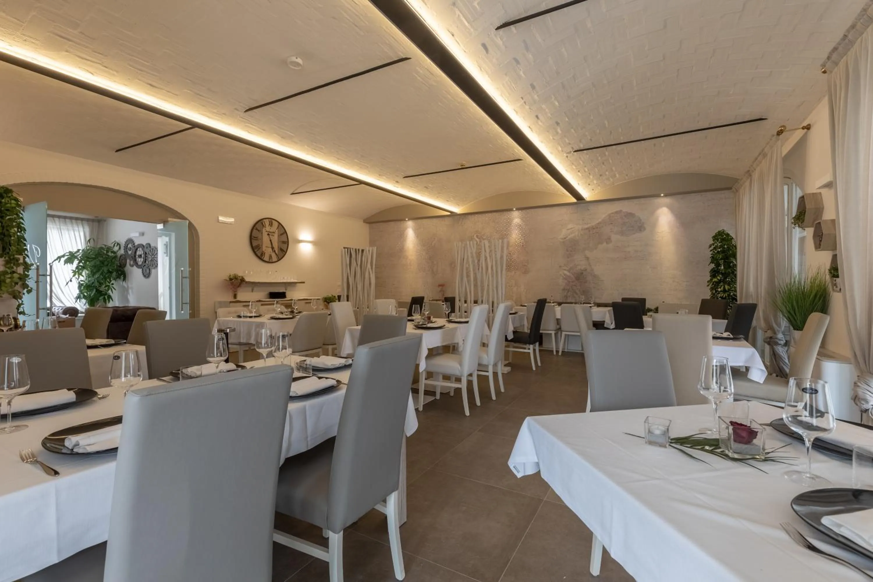 Restaurant/places to eat in Villa Petra