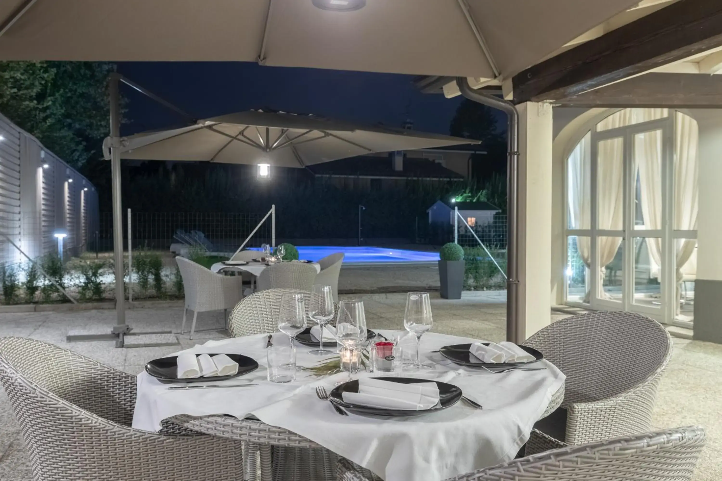 Restaurant/places to eat in Villa Petra Restaurant/places to eat in Villa Petra