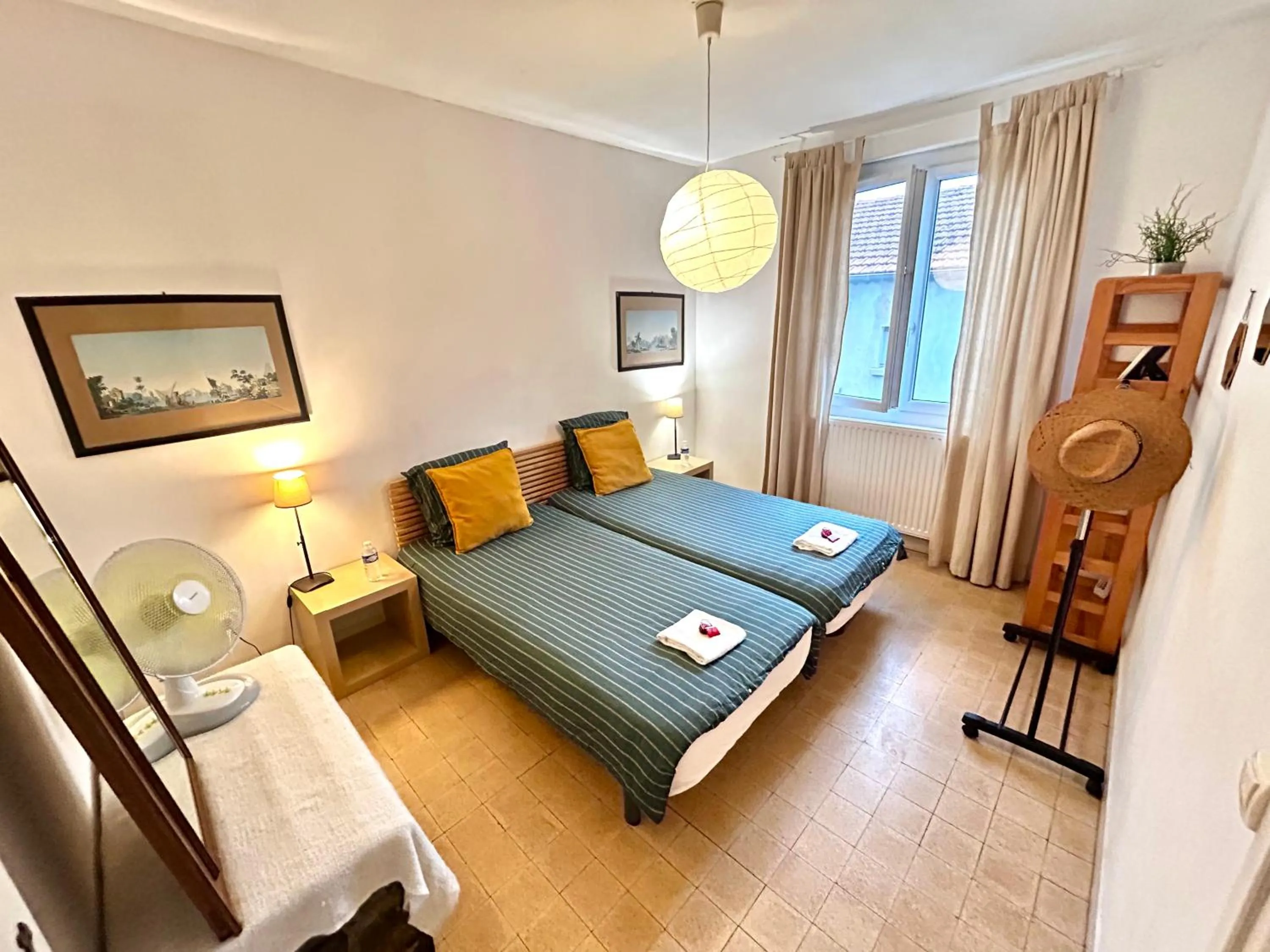 Bed in Chambres d'hôtes Avignon