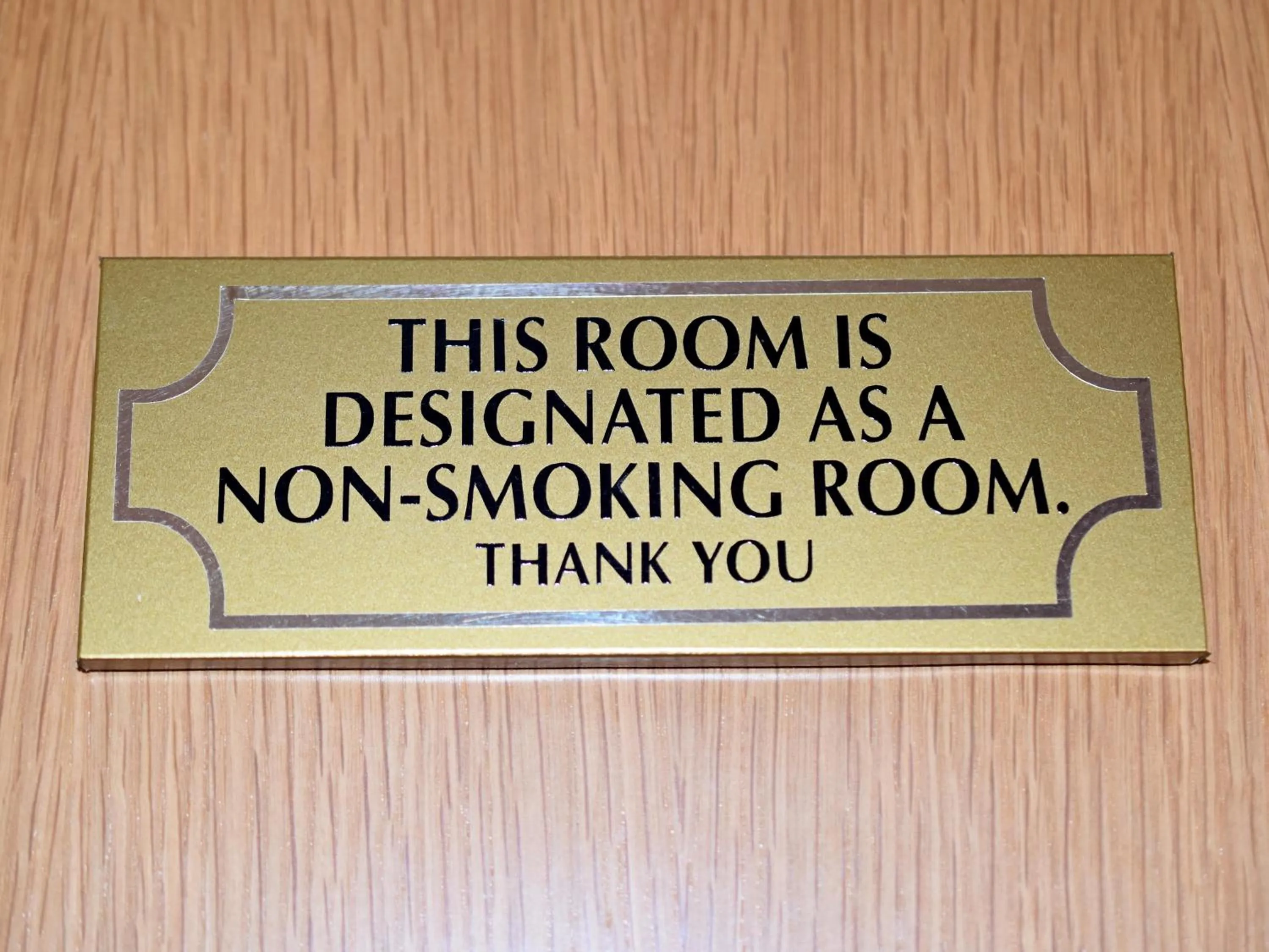 Text overlay in Hotel Opera